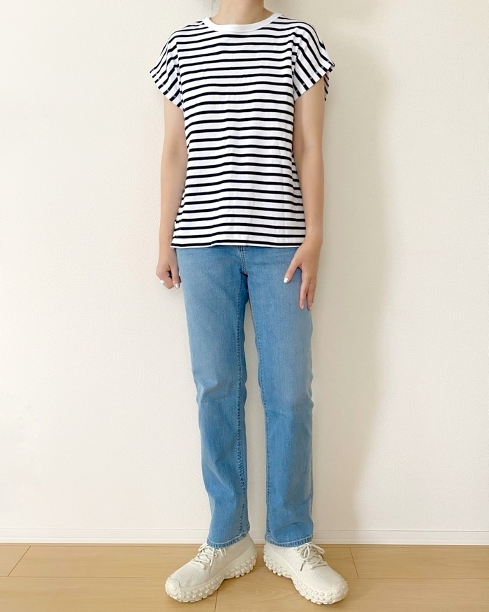 GUのオススメのパンツ「ミドルライズスリムジーンズ+E」のコーディネート