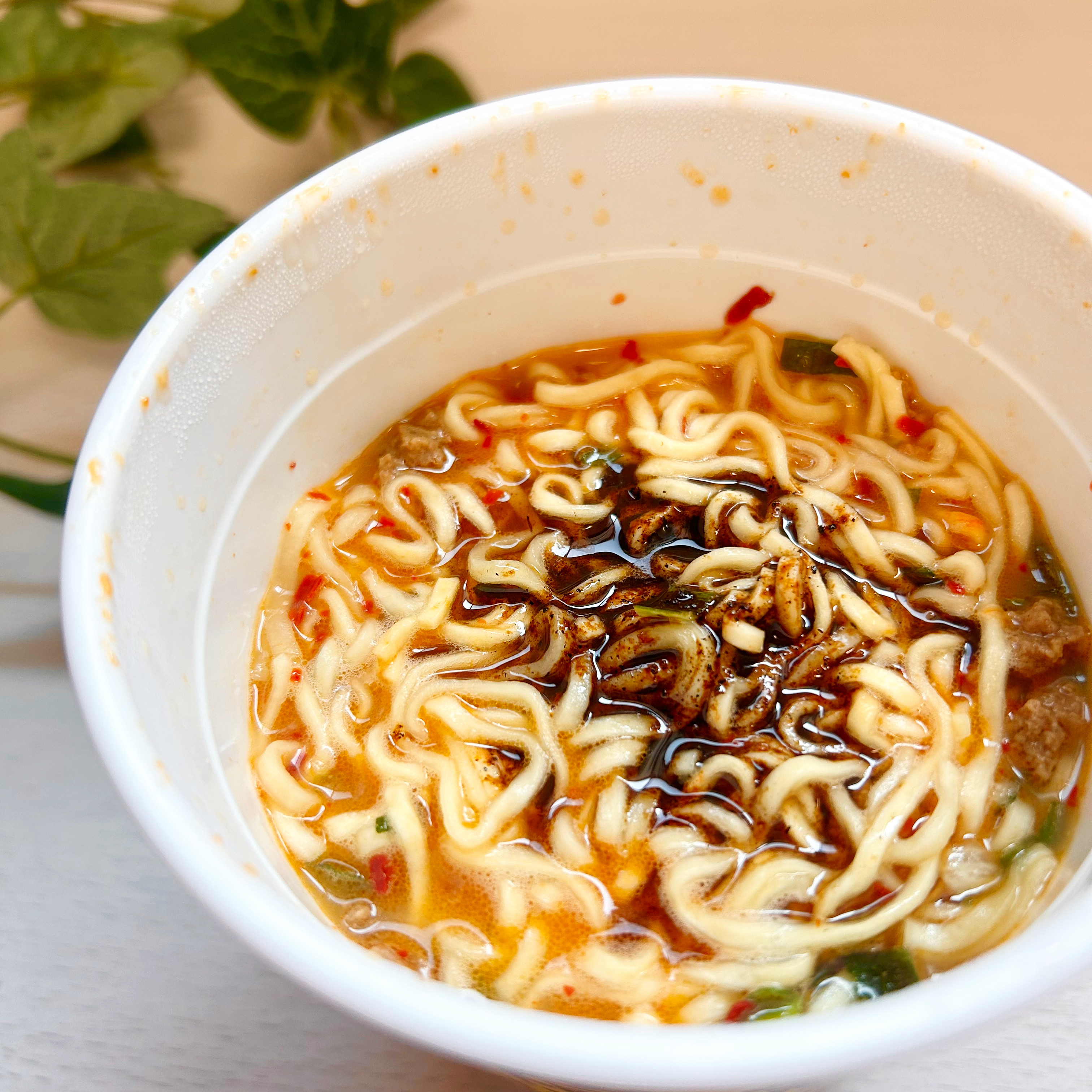 FamilyMart(ファミリーマート)の本格カップラーメン「麺屋 極鶏 赤黒だく」