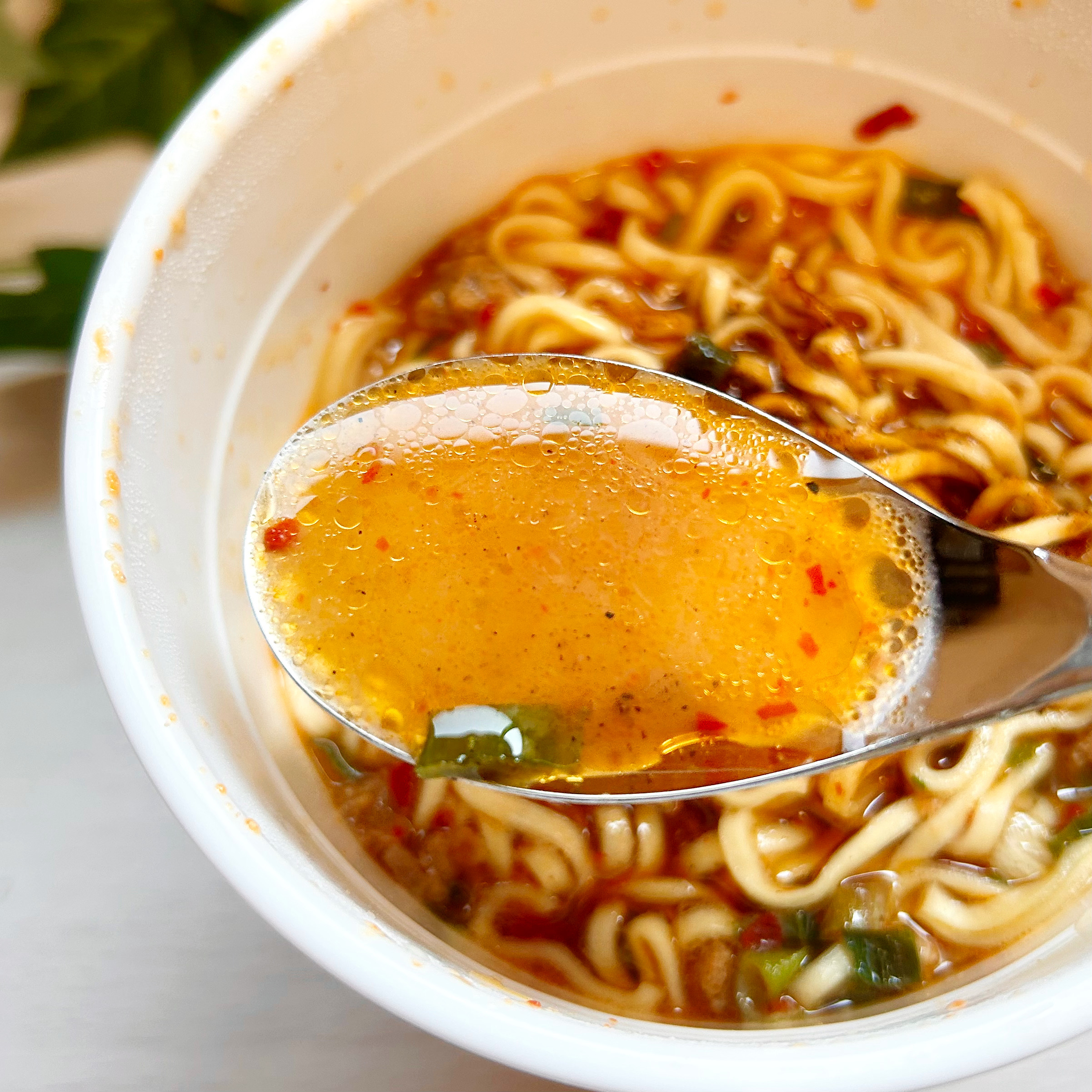 FamilyMart(ファミリーマート)の本格カップラーメン「麺屋 極鶏 赤黒だく」