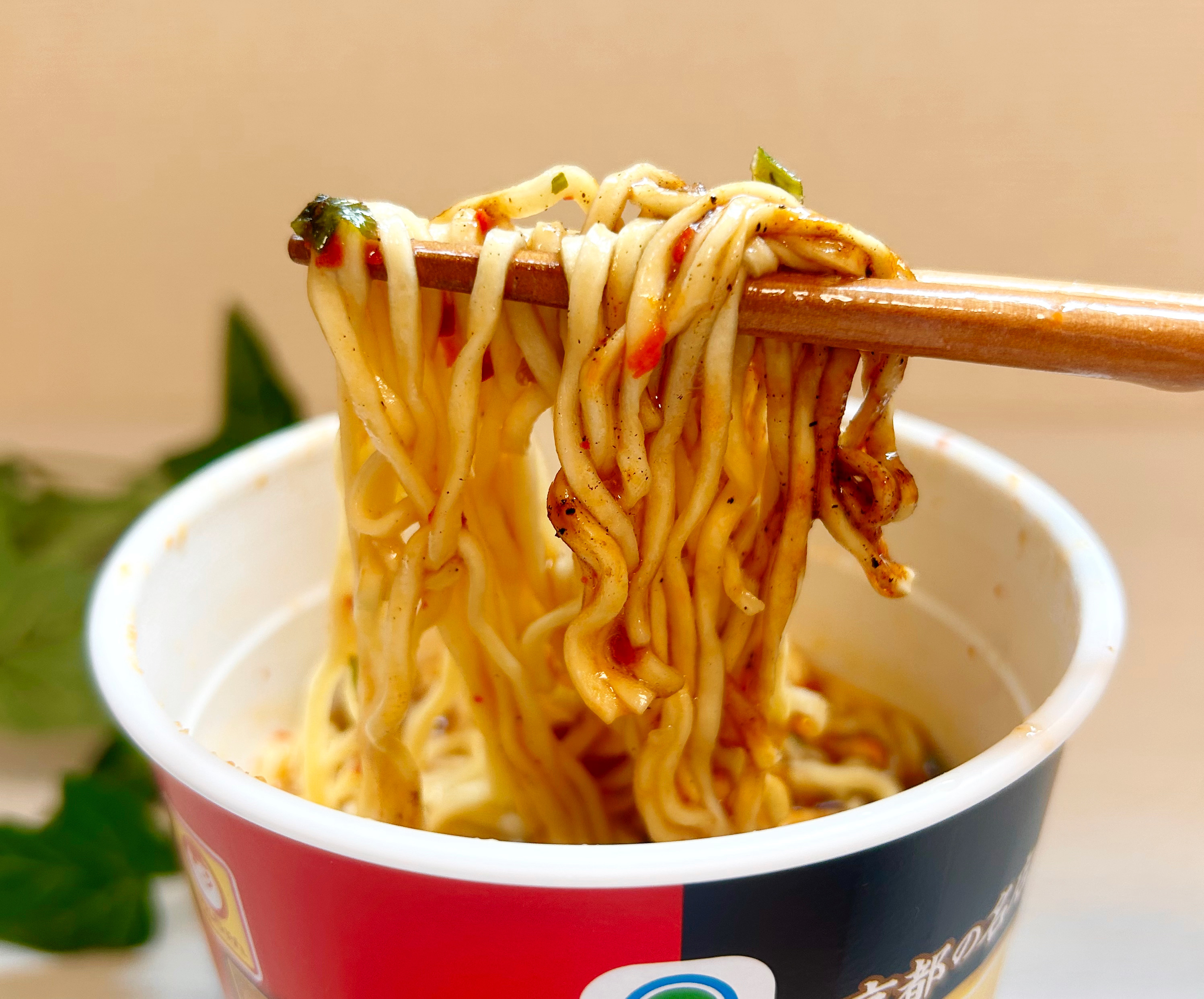 FamilyMart(ファミリーマート)の本格カップラーメン「麺屋 極鶏 赤黒だく」