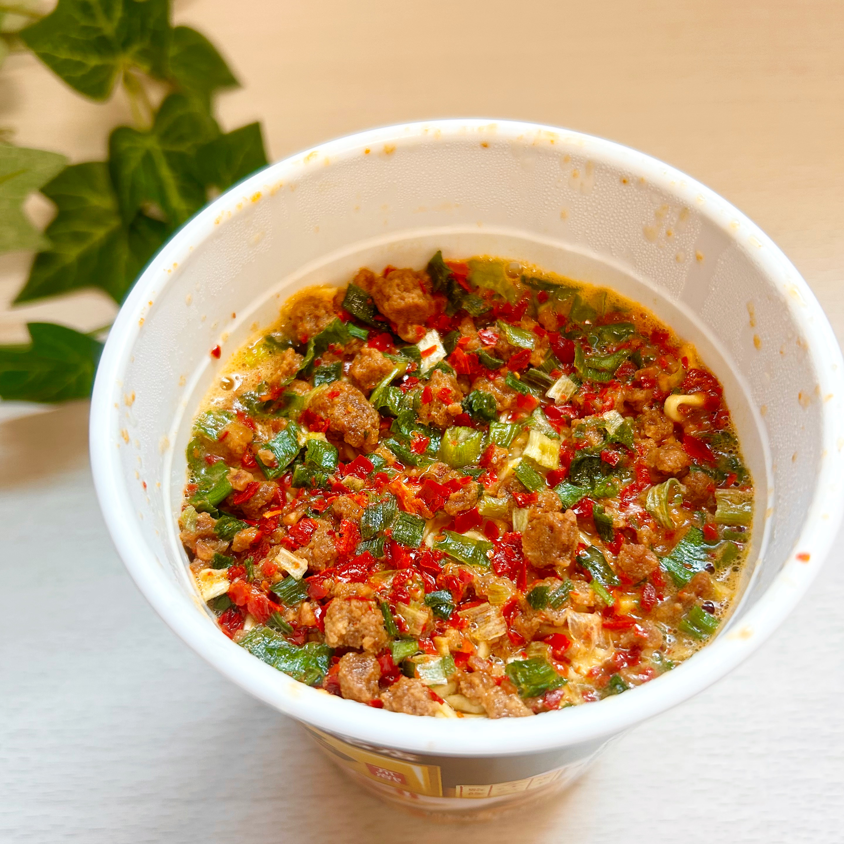 FamilyMart(ファミリーマート)の本格カップラーメン「麺屋 極鶏 赤黒だく」