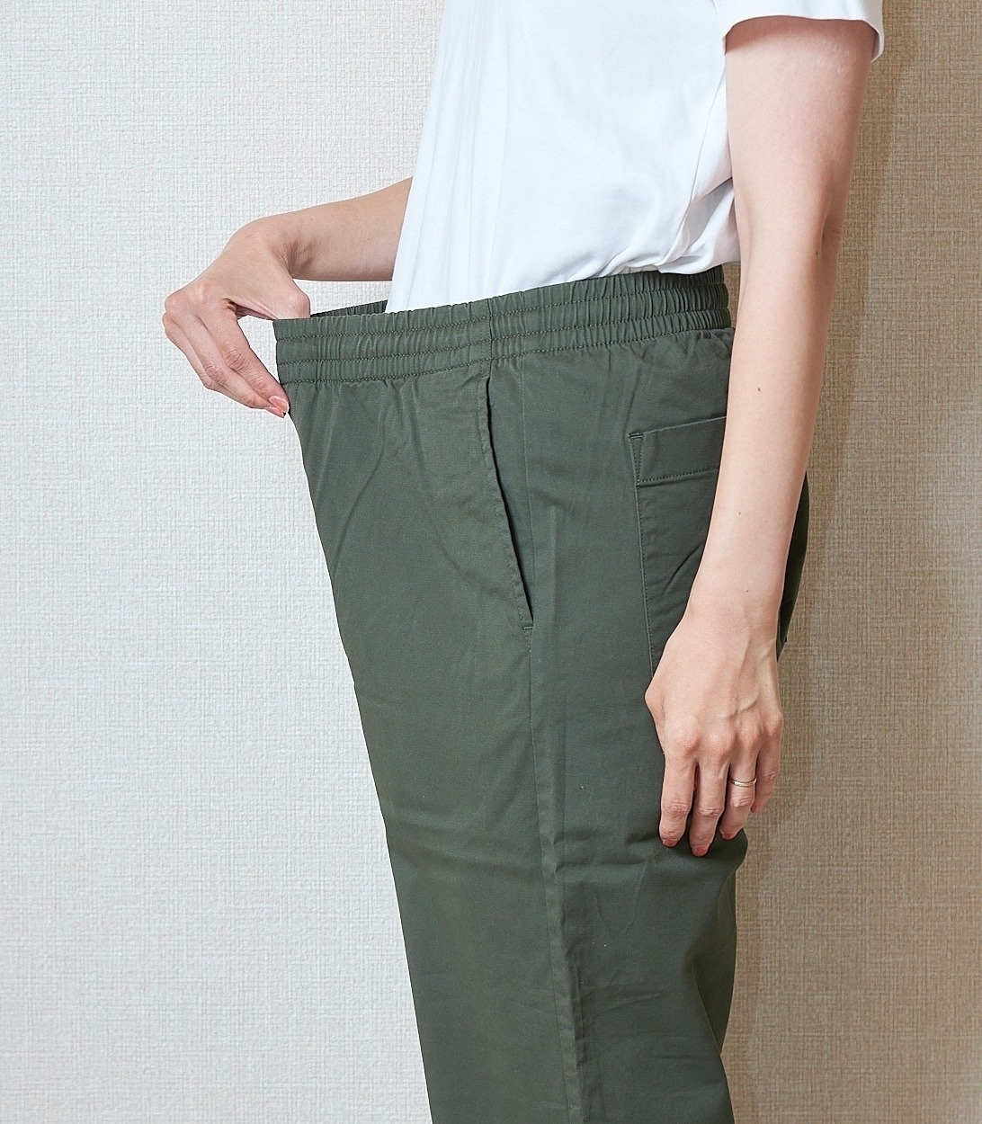 ユニクロのおすすめファッション「ストレッチイージーアンクルパンツ」