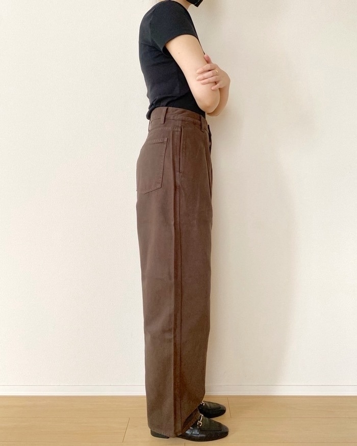 ユニクロのおすすめファッション「デニムタックパンツ」