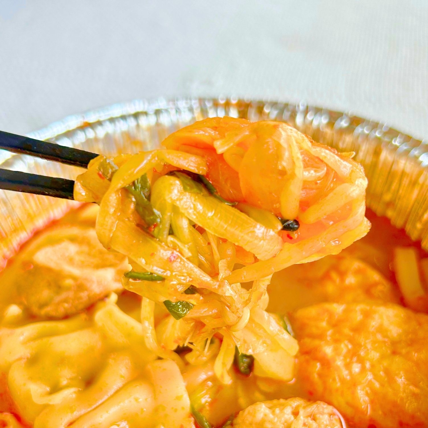 ローソンのおすすめフード「チゲ鍋 うどん入り」