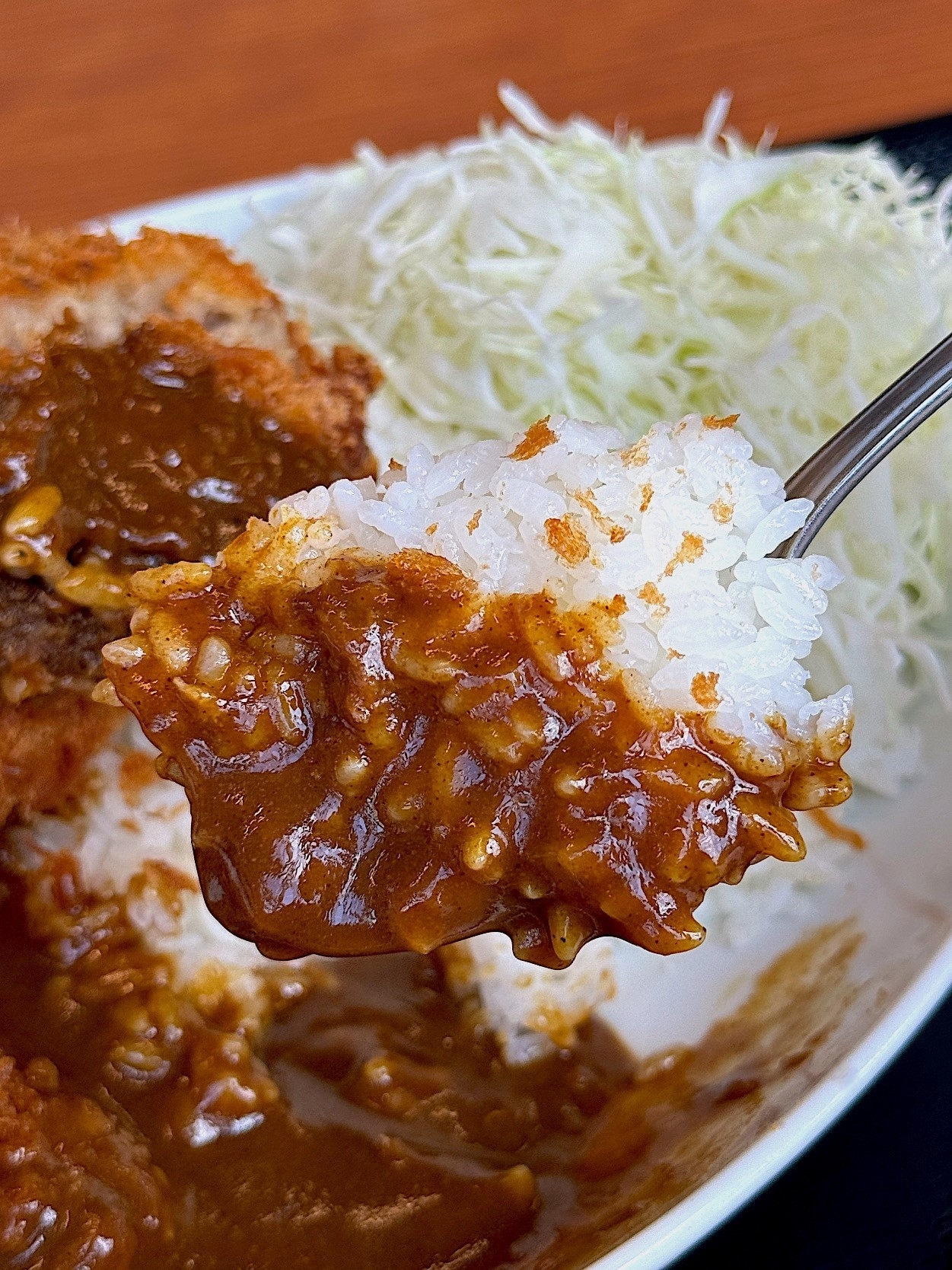 かつやのおすすめメニュー「海老・ヒレ・メンチカツカレー」