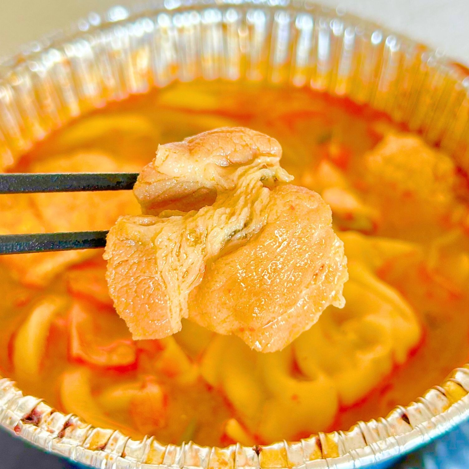 ローソンのおすすめフード「チゲ鍋 うどん入り」