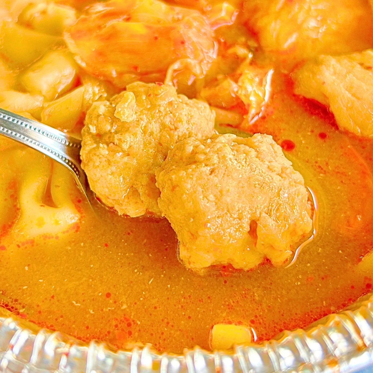 ローソンのおすすめフード「チゲ鍋 うどん入り」