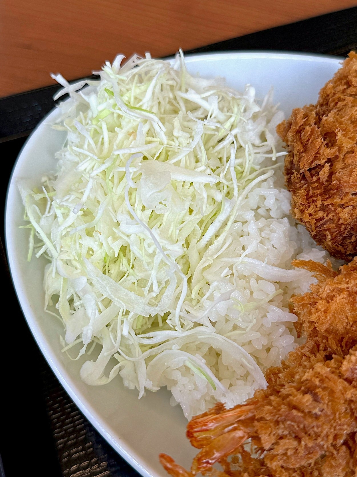 かつやのおすすめメニュー「海老・ヒレ・メンチカツカレー」