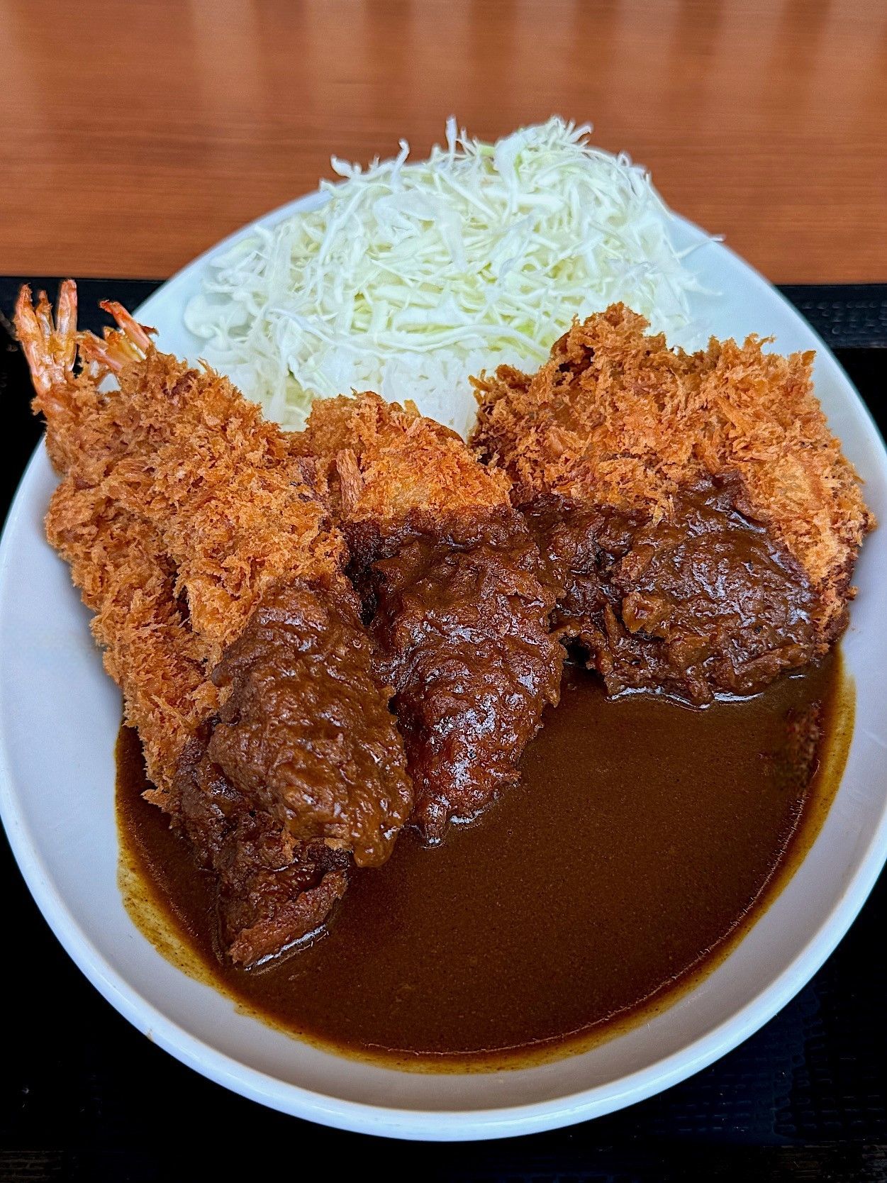 かつやのおすすめメニュー「海老・ヒレ・メンチカツカレー」