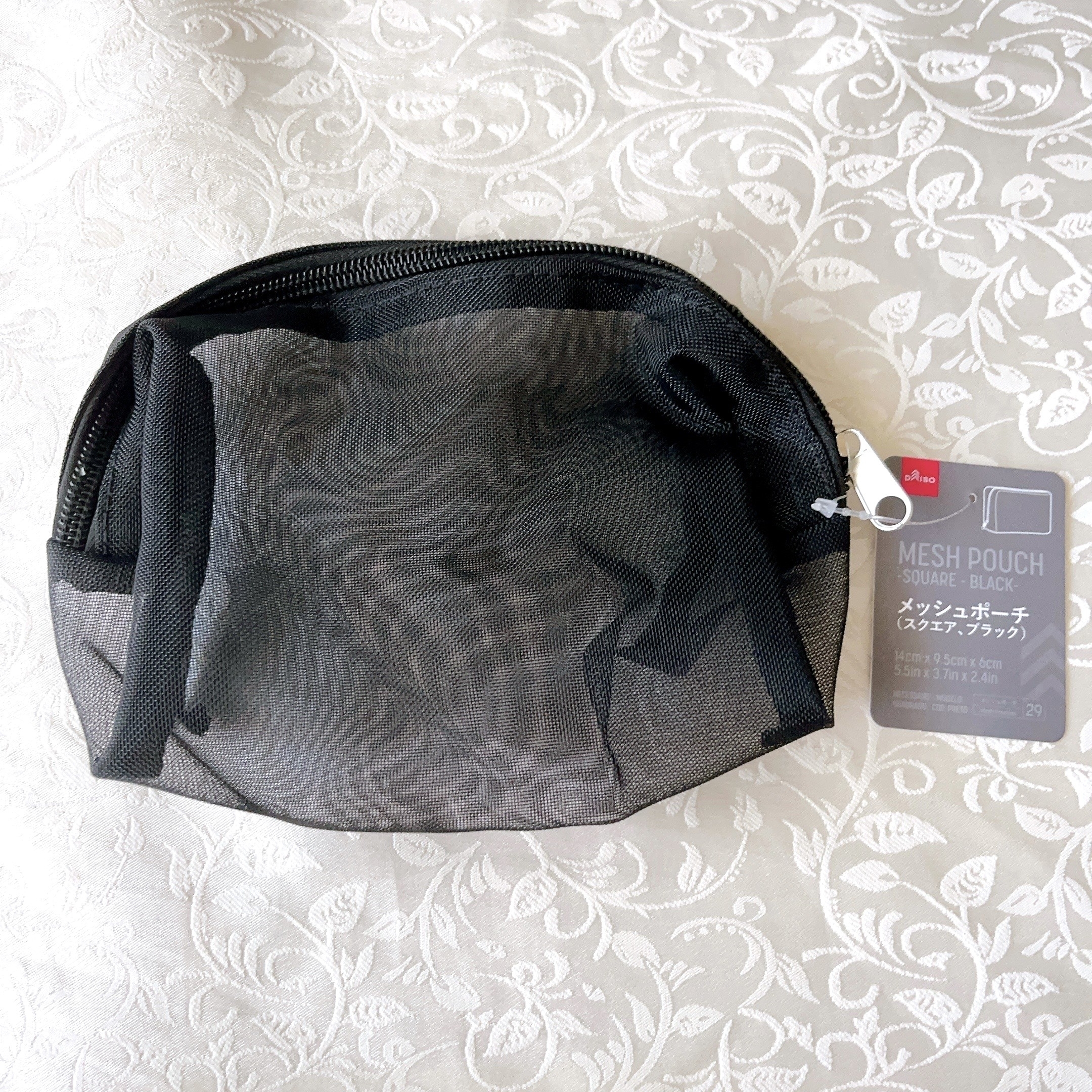 ダイソーのおすすめ雑貨「メッシュポーチ(スクエア、ブラック)」
