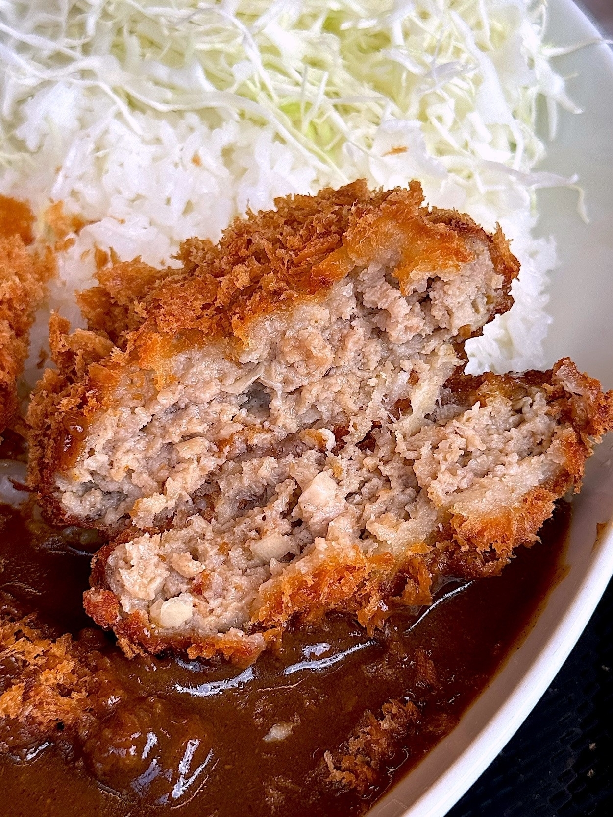 かつやのおすすめメニュー「海老・ヒレ・メンチカツカレー」