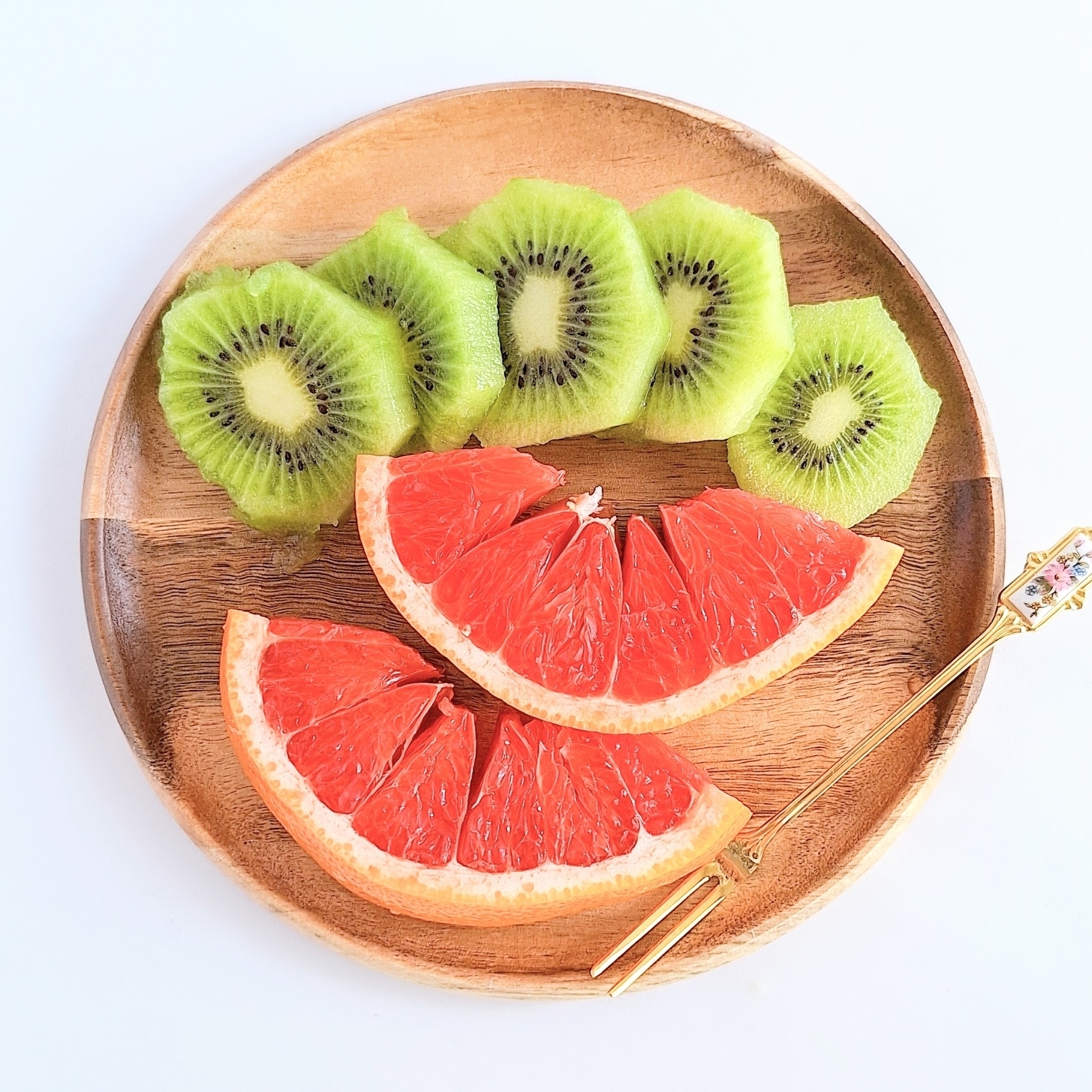 無印良品のおすすめキッチングッズ「アカシア お皿にもなるカッティングボード 丸型」