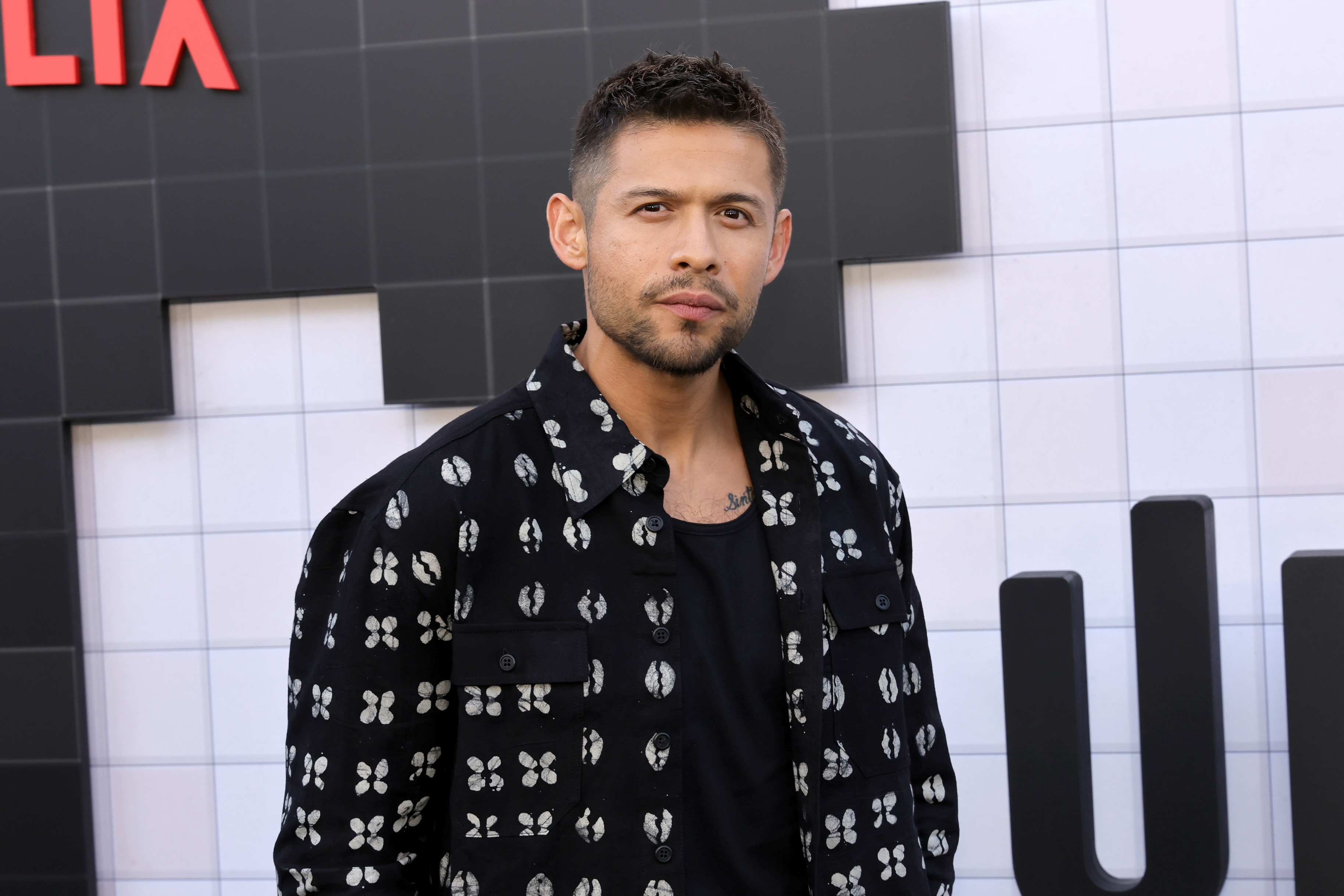 David Castañeda wearing a patterned jacket and black shirt at the premiere of "The Umbrella Academy"