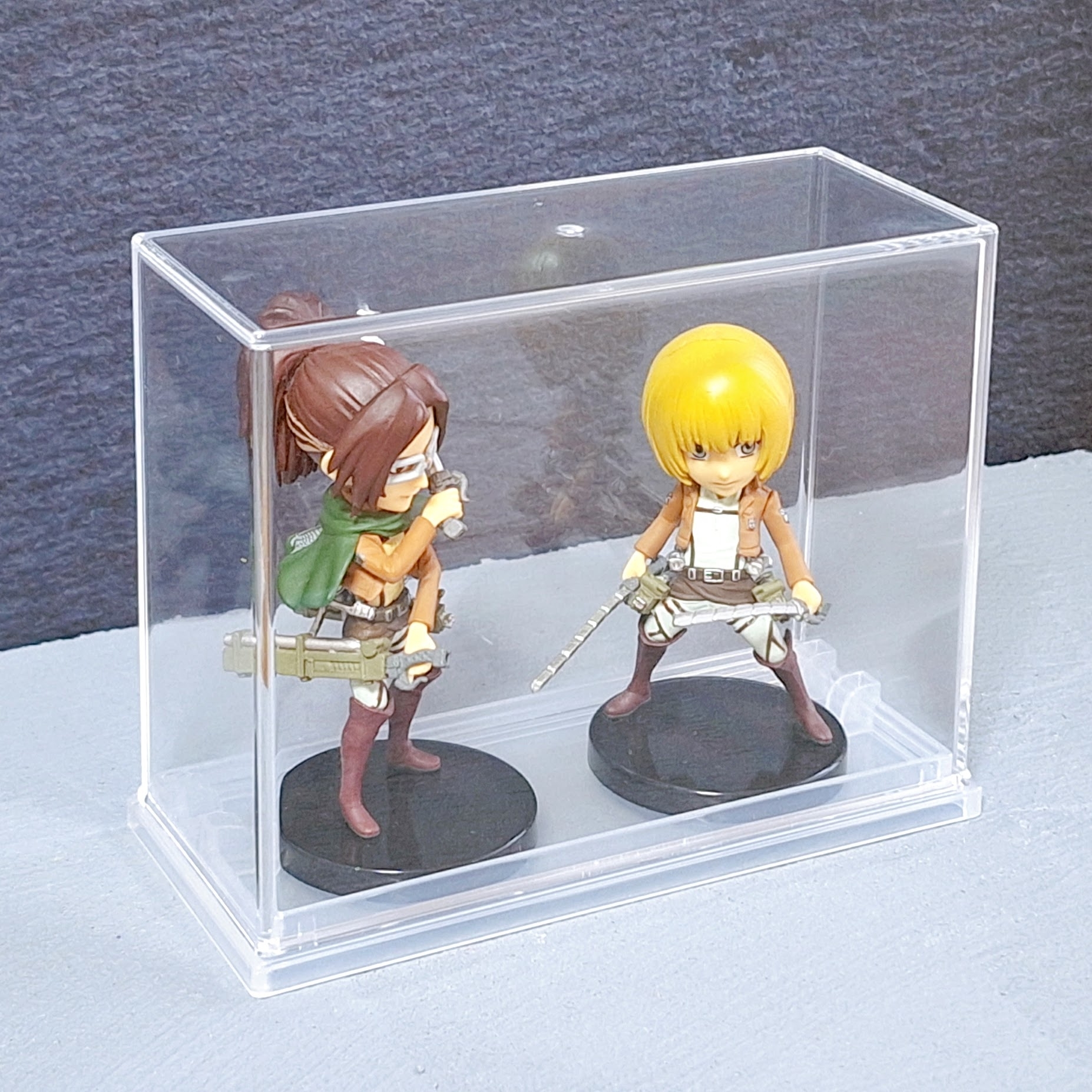 ダイソーのおすすめインテリア雑貨「カプセルトイディスプレイケース」