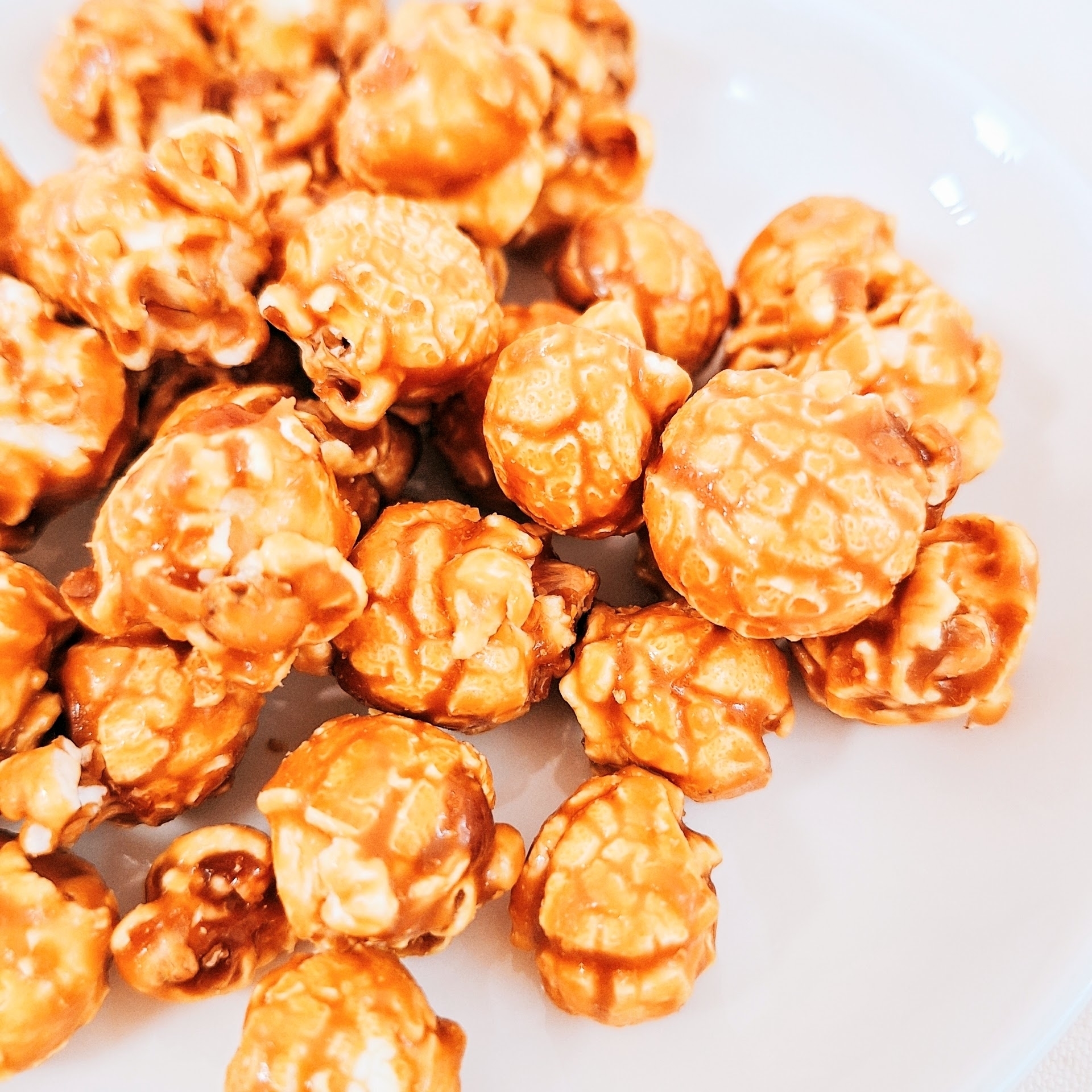 セブン-イレブンのおすすめスイーツ「7P オトナの焦がし キャラメルポップコーン」