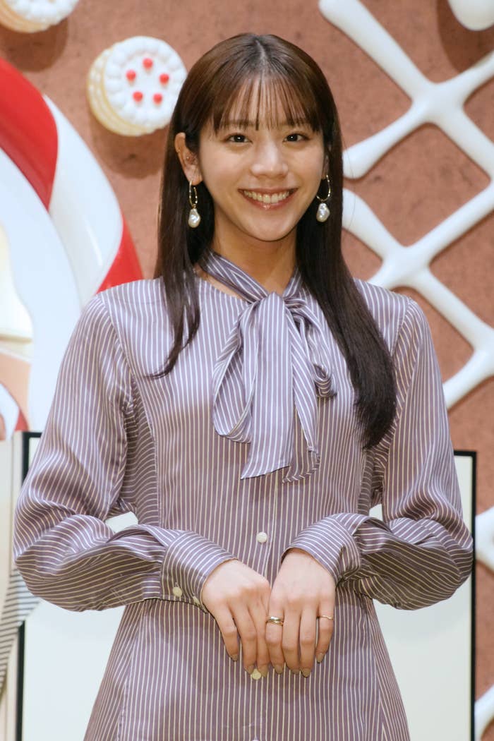 貴島明日香  もう芸術品レベル」貴島明日香のウエディングドレス姿に「さすがモデル」「鎖骨きれい♡」と絶賛の声