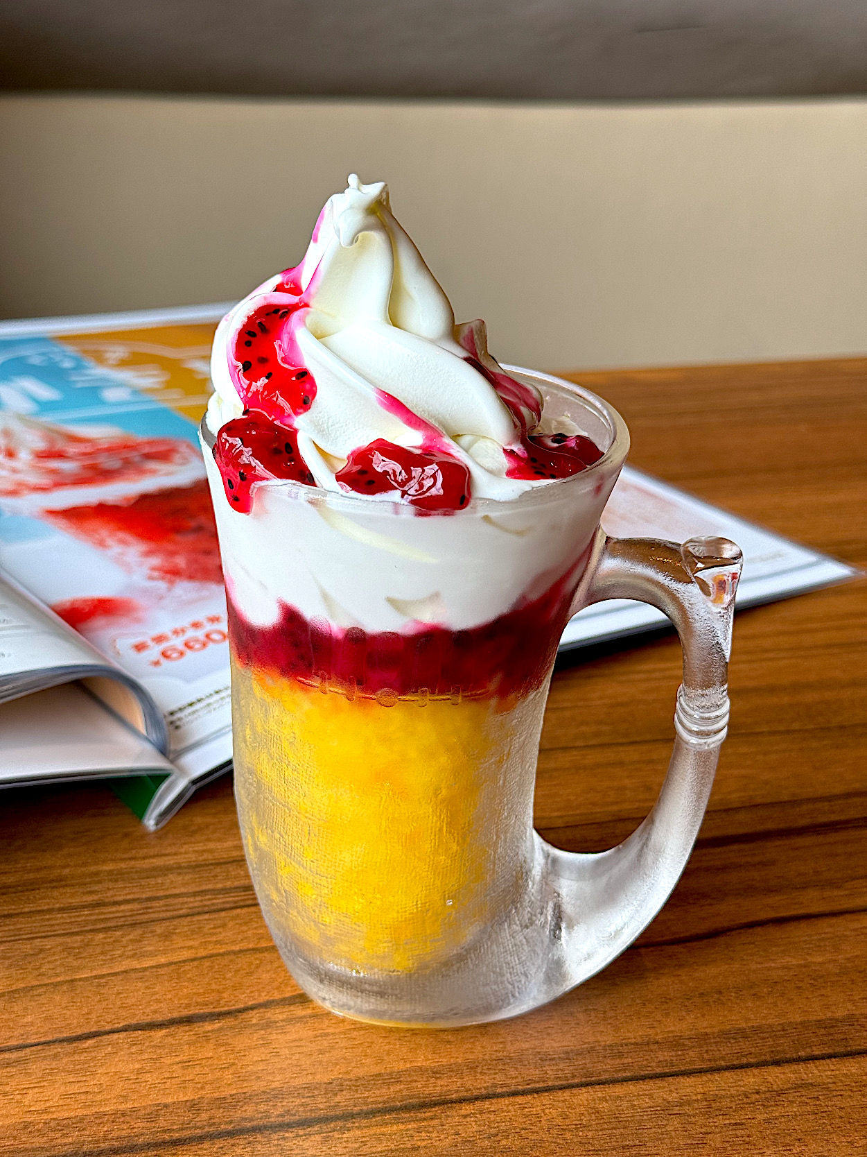 びっくりドンキーのおすすめデザート「夏雲かき氷(トロピカル)」