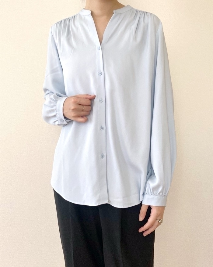 ユニクロのおすすめファッション「レーヨンギャザーブラウス」