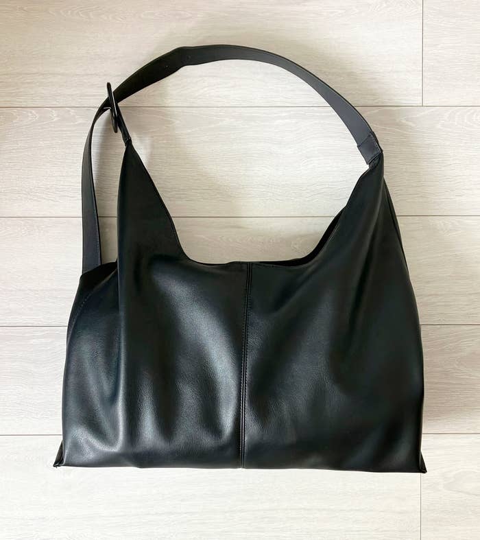 GU（ジーユー）のおすすめバッグ「ロングベルトトートバッグ+E」