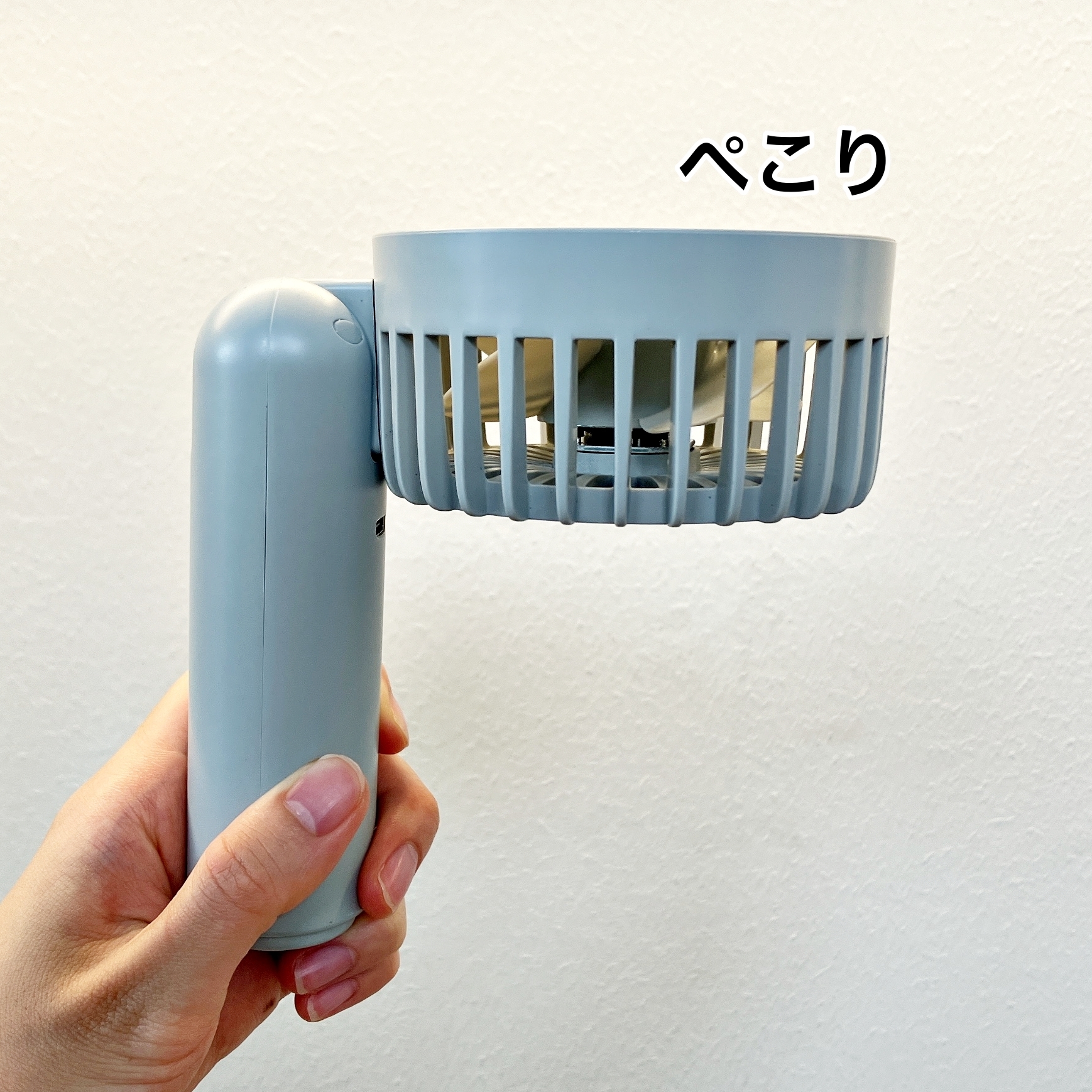 3COINS（スリーコインズ）のおすすめ夏グッズ「スタンド付きハンディファン」