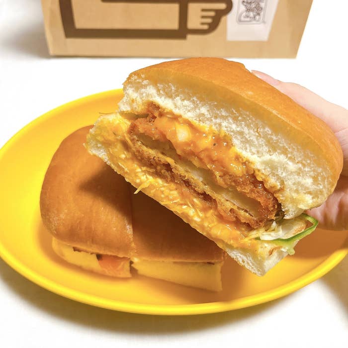 コメダのおすすめフード「ガーリックシュリンプカツパン」