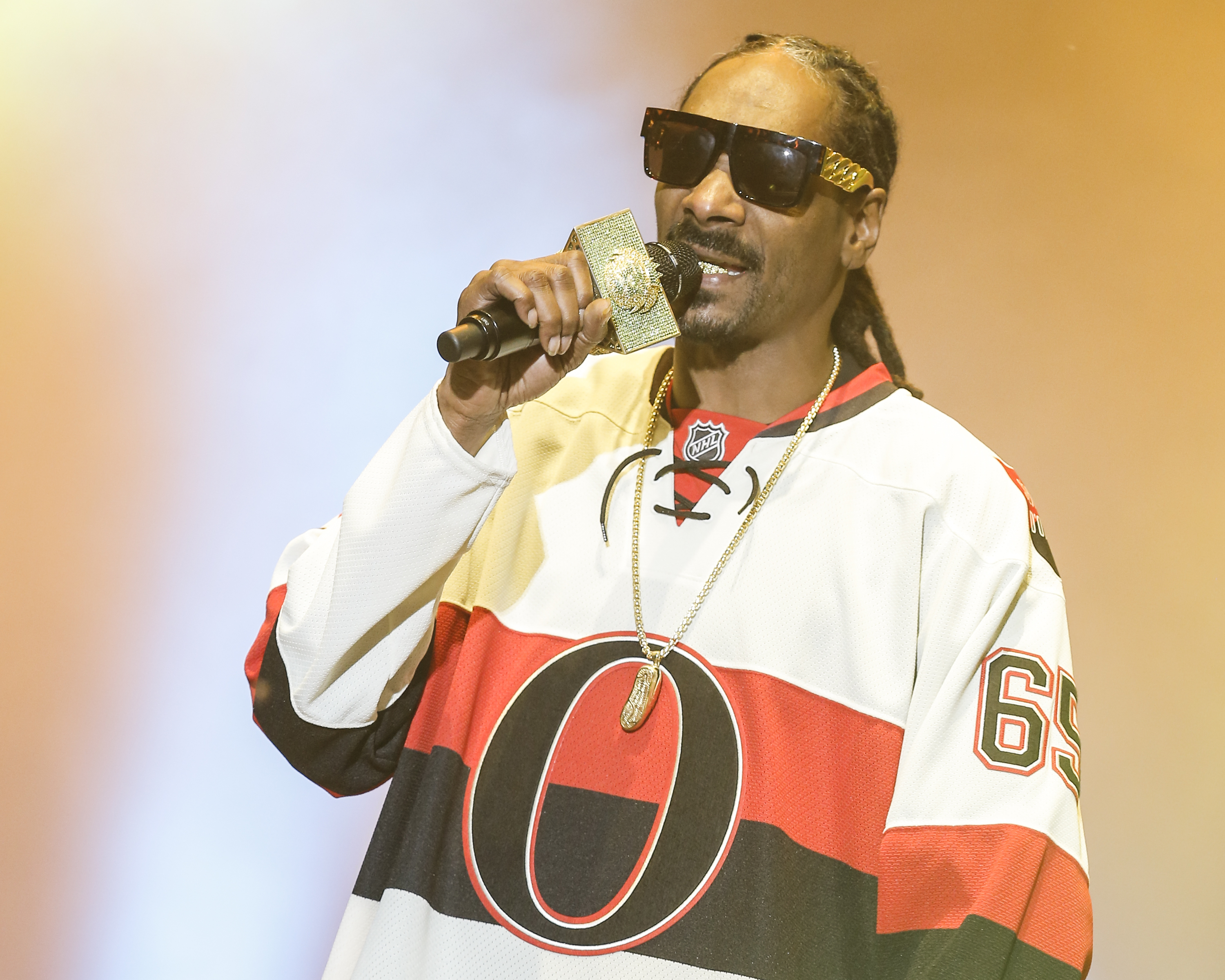 Snoop Dog rocking an Ottawa Senators jersey.