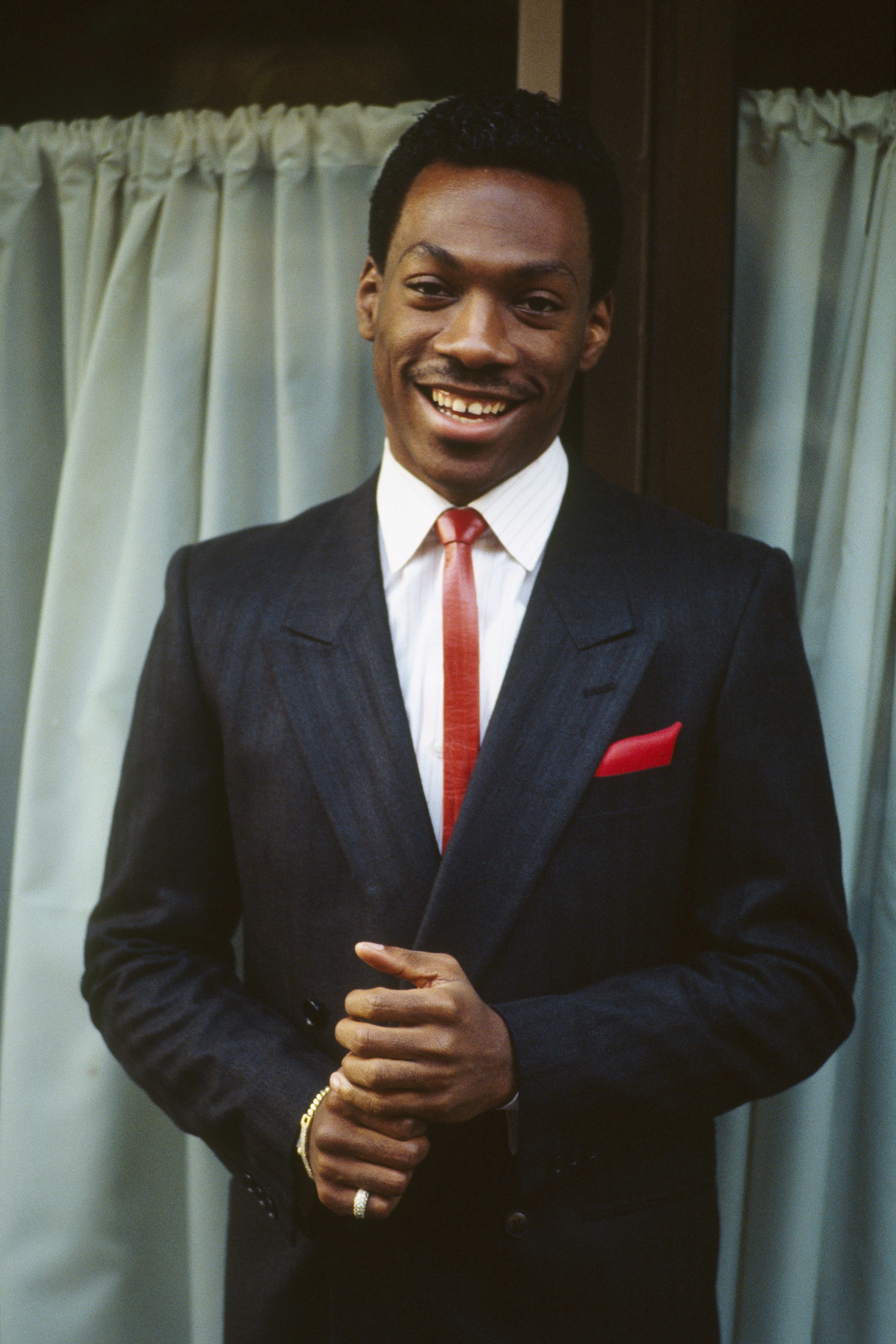 Eddie Murphy in a suit and tie