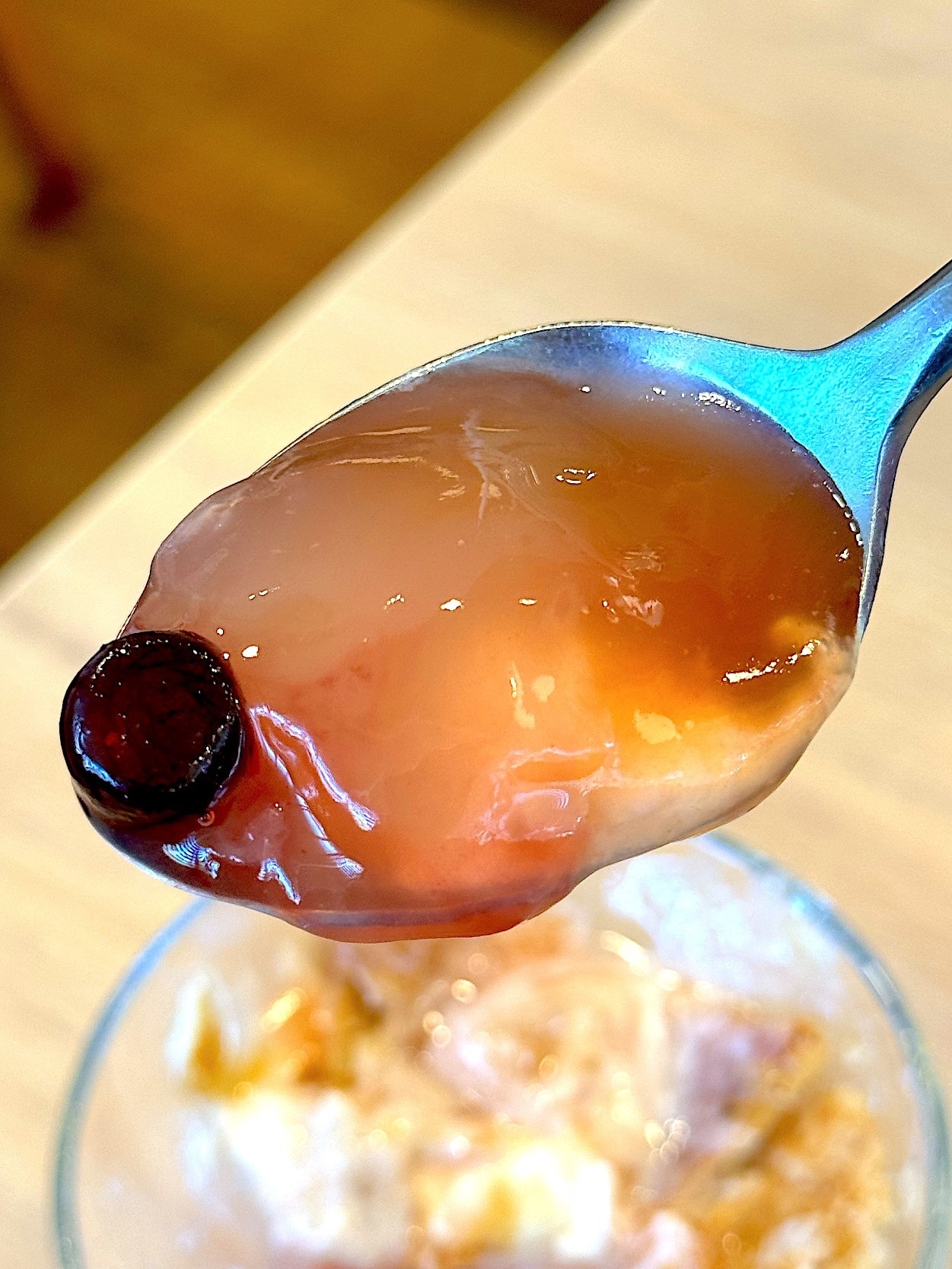 ガストのおすすめスイーツ「ごろっと白桃のサンデー」