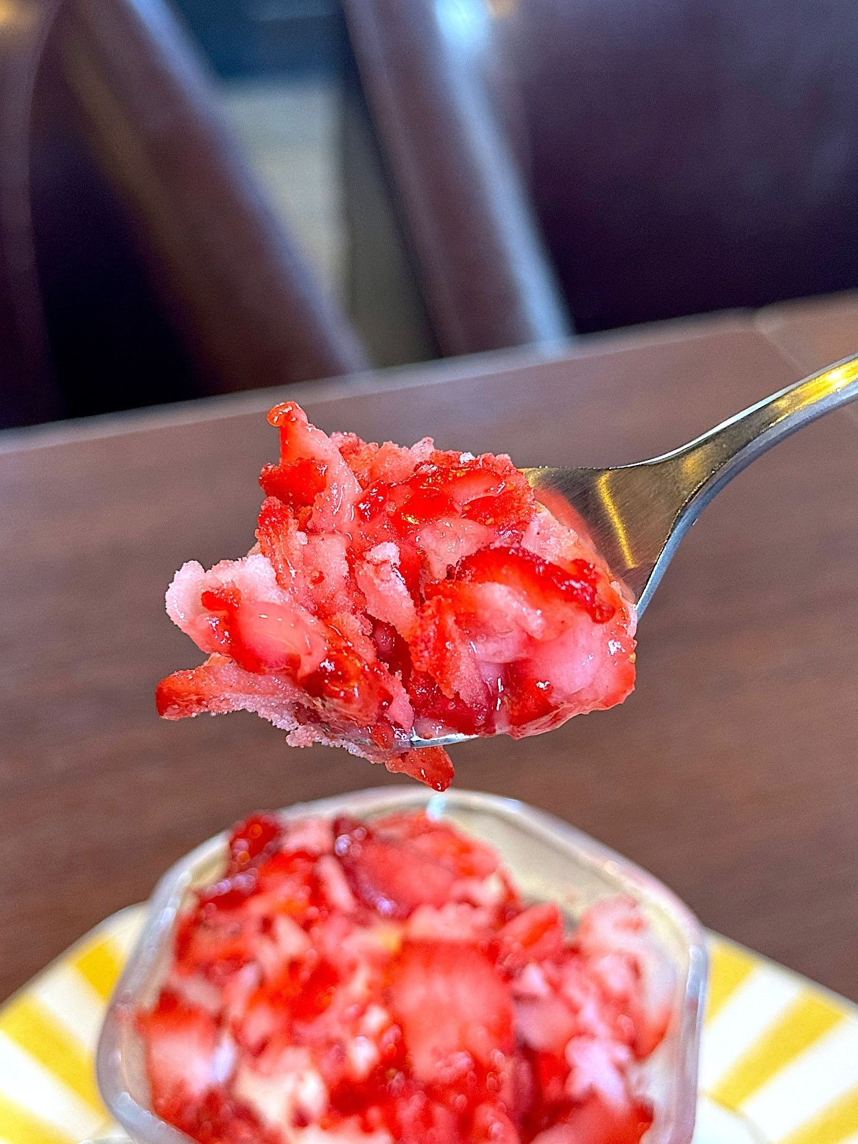 星乃珈琲店のオススメのスイーツ「けずり苺パフェ」