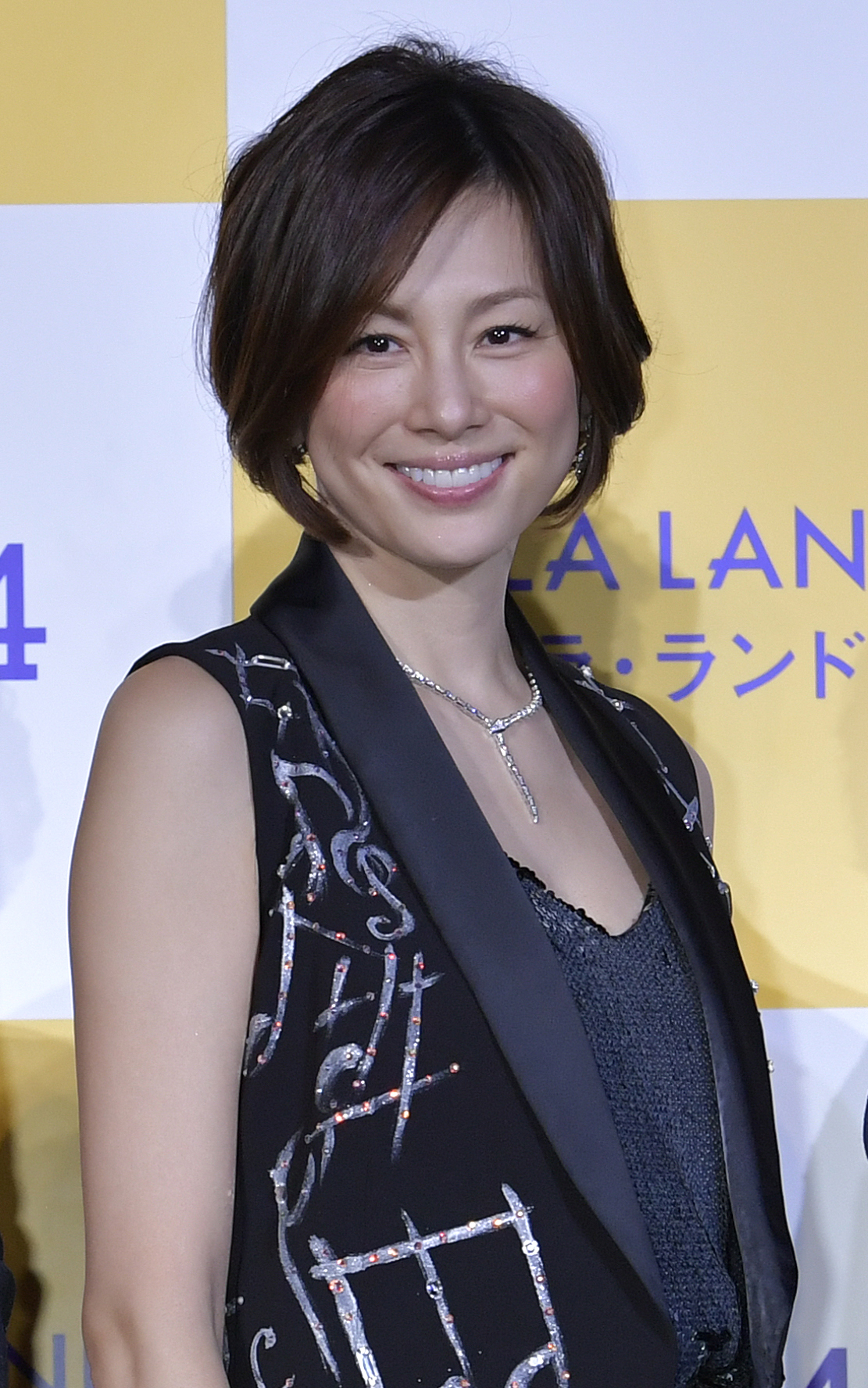 米倉涼子「40代最後私なりに謳歌したい」“ド派手衣装“で誕生日を報告→「ずっと大好き」「憧れの人」