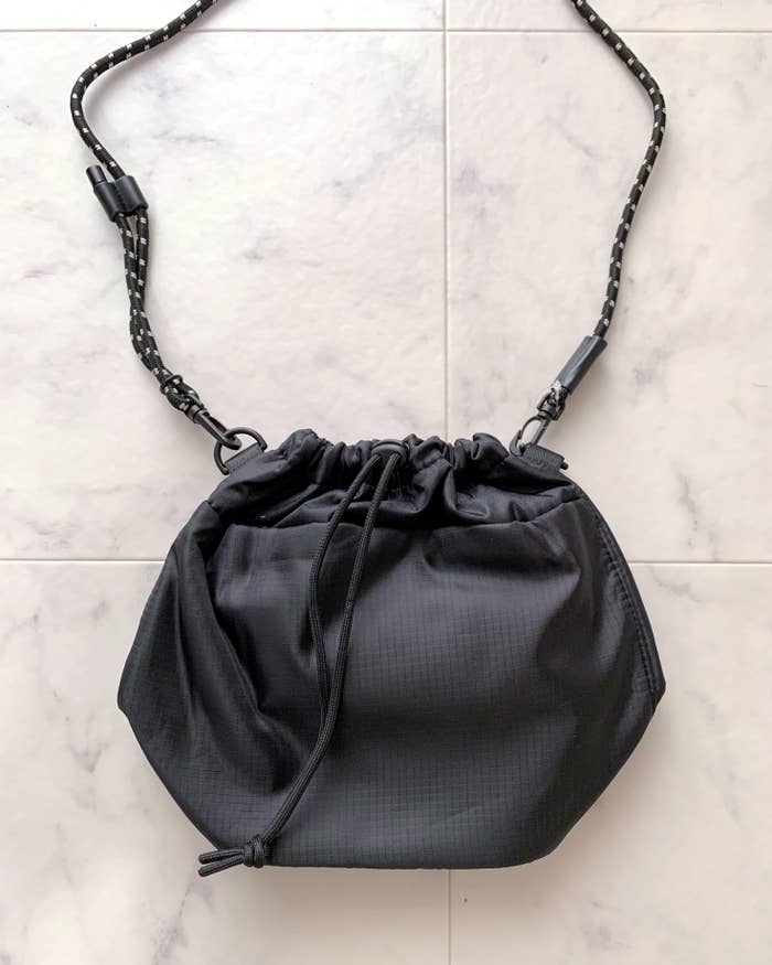 GUのオススメのバッグ「リップストップショルダーバッグ+E」