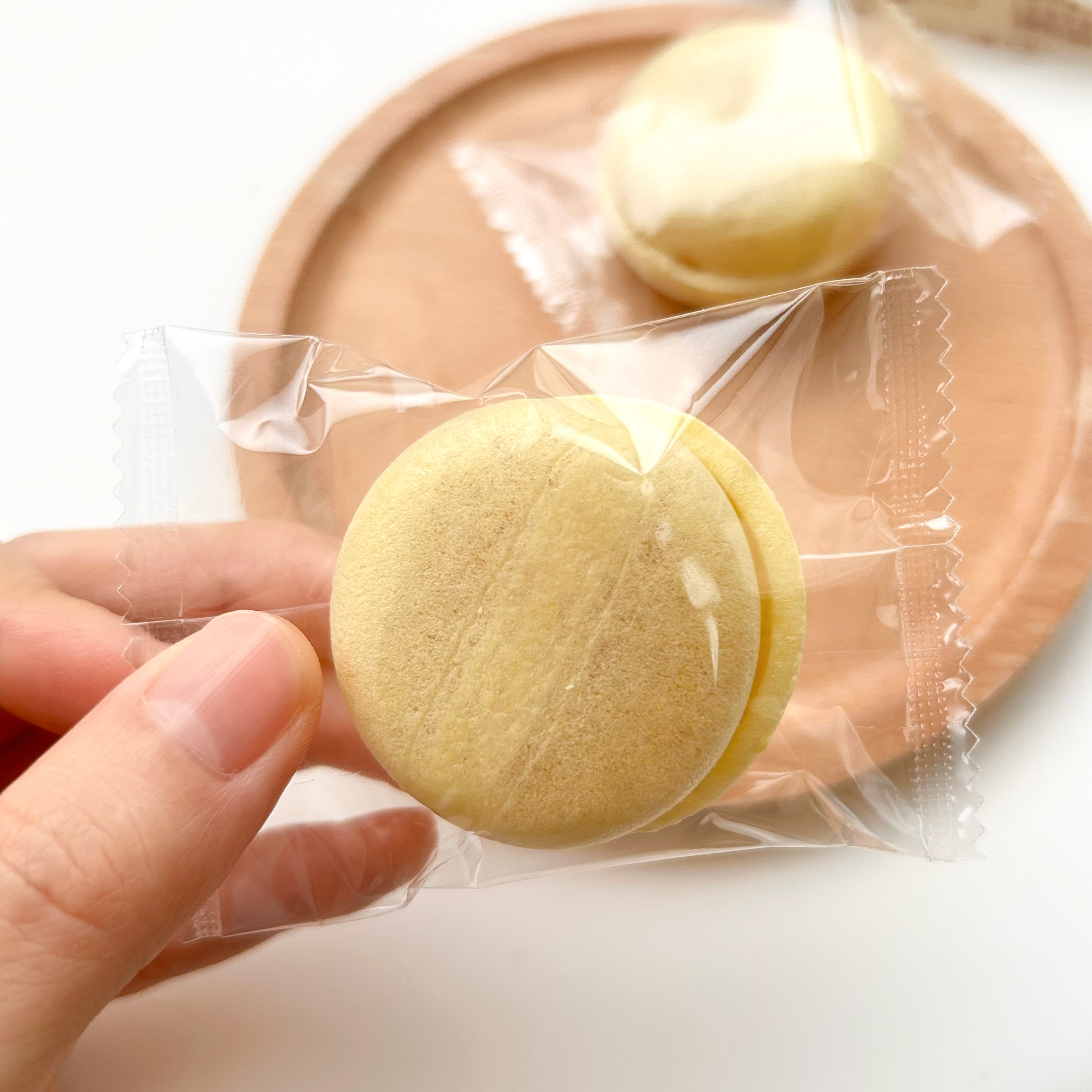 LAWSON（ローソン）のおすすめ和菓子「しっとりもなか はちみつレモン味」