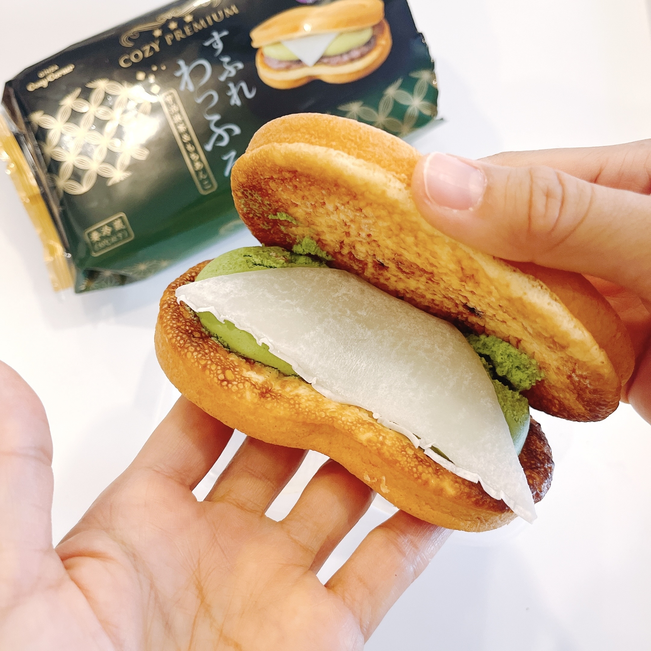 コージーコーナーのオススメのスイーツ「コージープレミアムスフレワッフル（宇治抹茶&amp;amp;もちあんこ）」