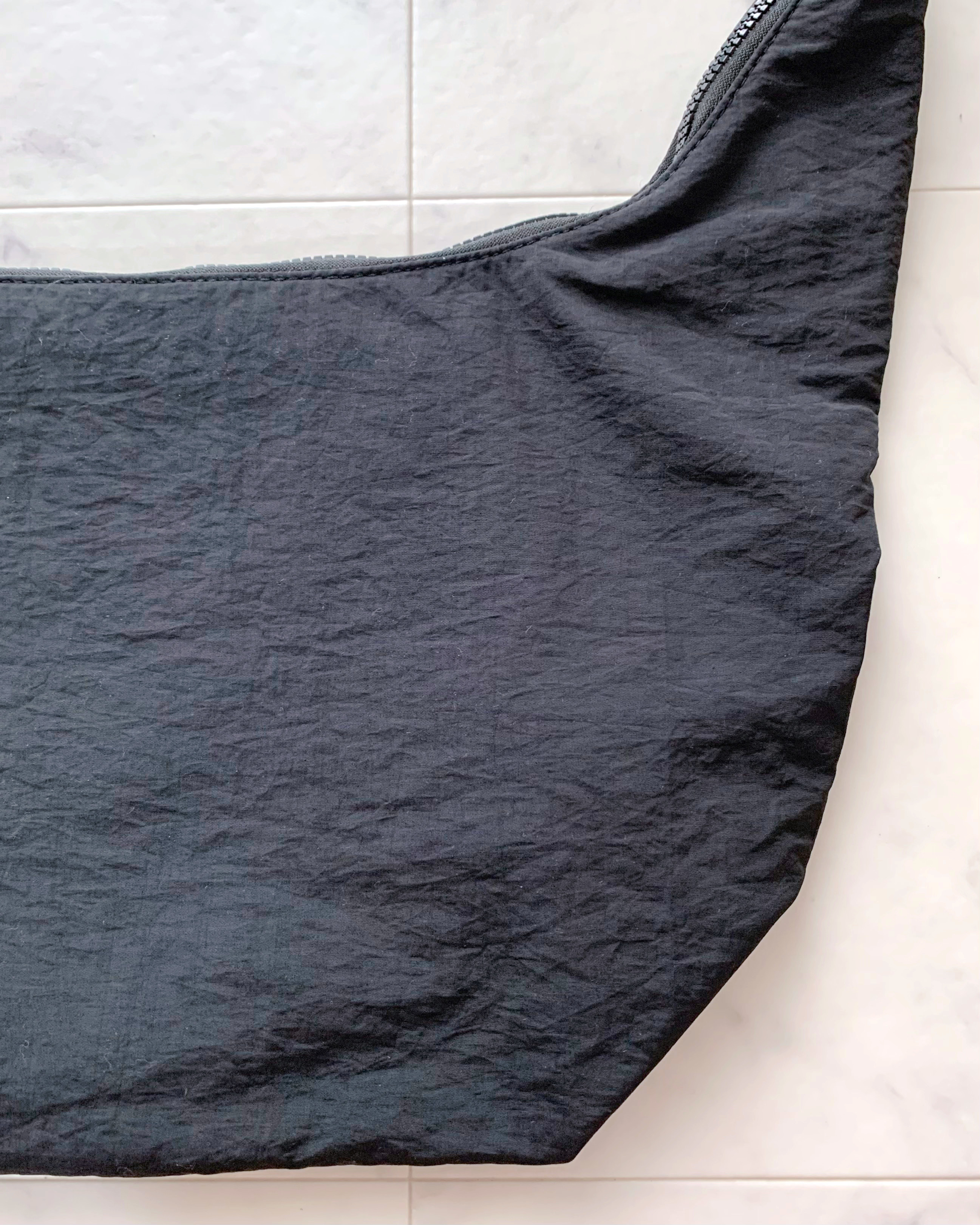 GU（ジーユー）のおすすめファッションアイテム「ソフトナイロンクロスボディバッグ」