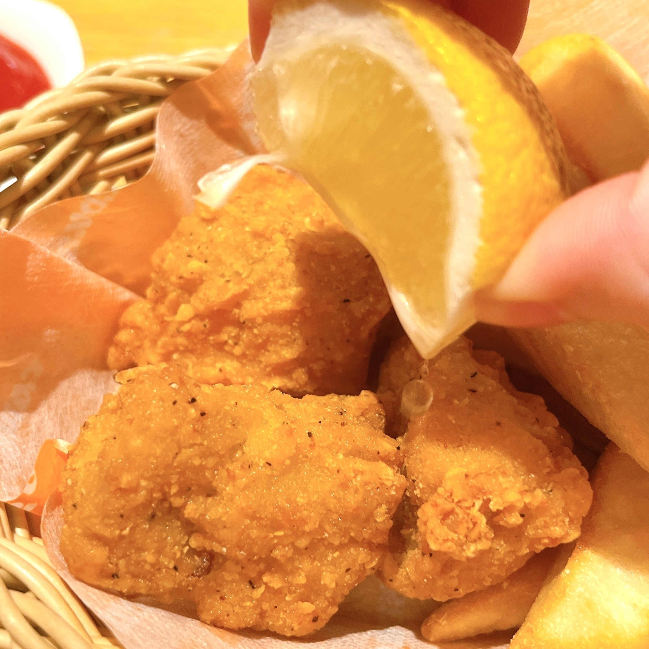 コメダ珈琲店のオススメのメニュー「ポテチキ（コメチキ3ケ）」