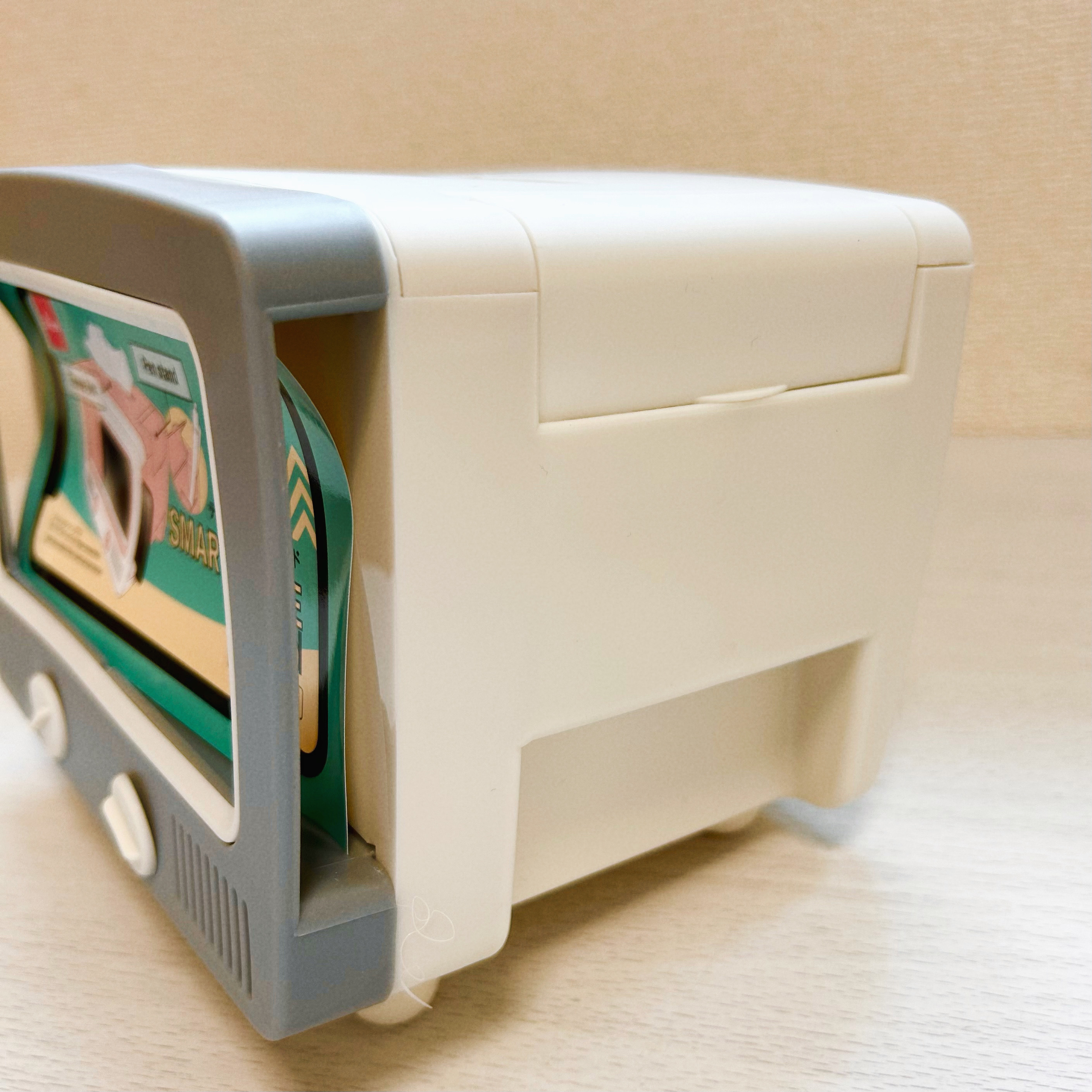DAISO（ダイソー）の便利アイテム「テレビ型スマホスタンド」