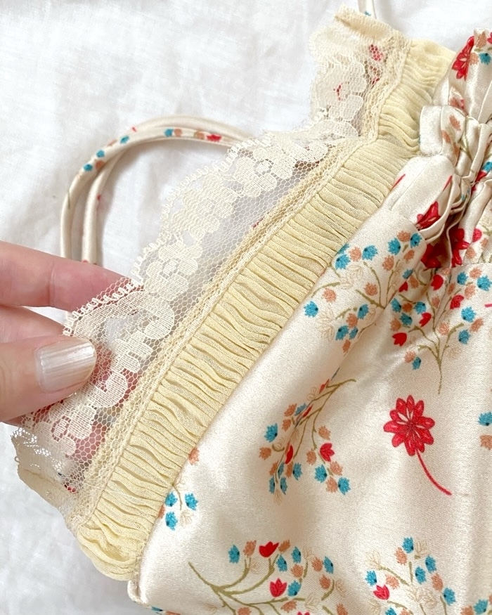 ZARA（ザラ）のおすすめファッションアイテム「フラワープリント ミニクロスボディバッグ」