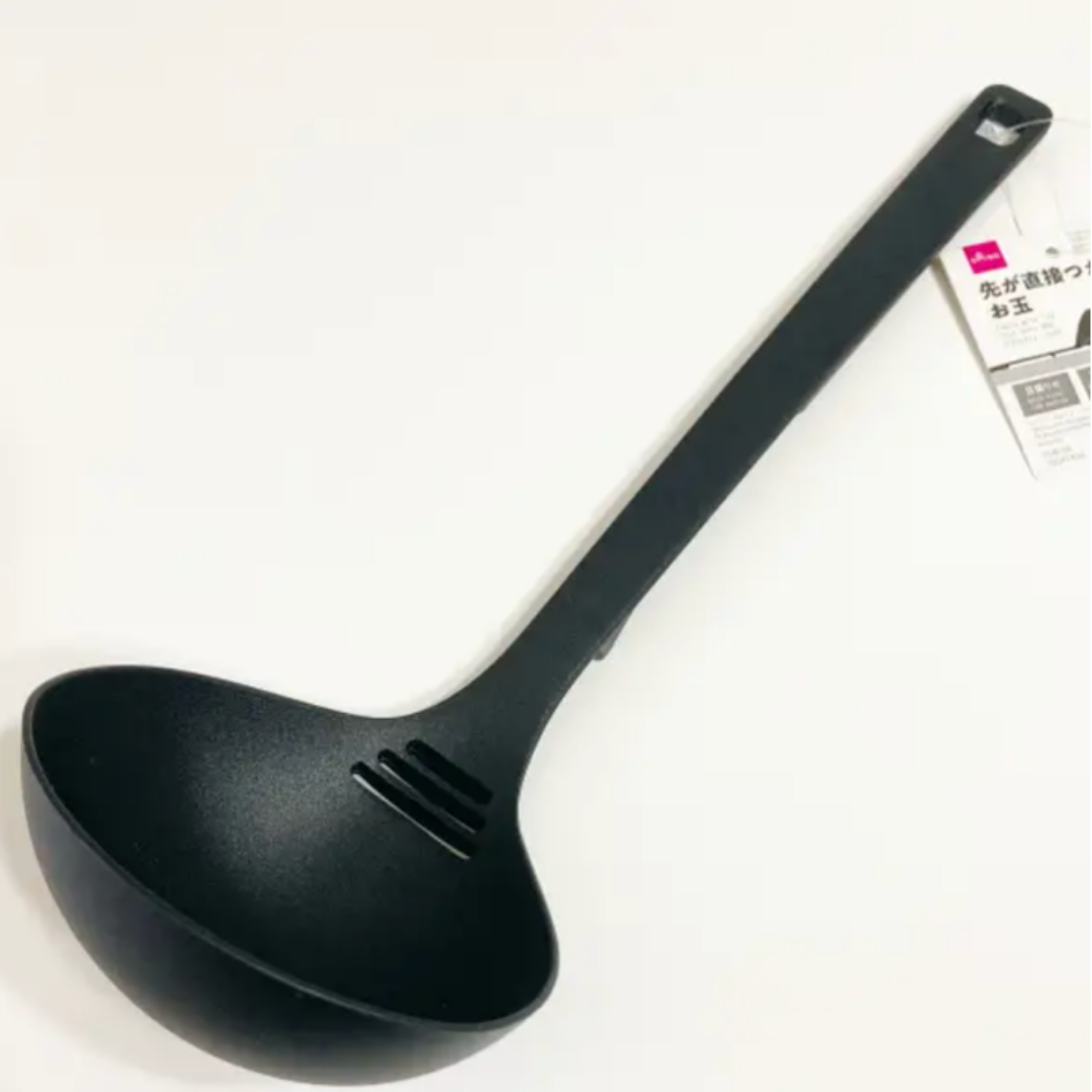 ダイソーのおすすめグッズ「先が直接つかないお玉」