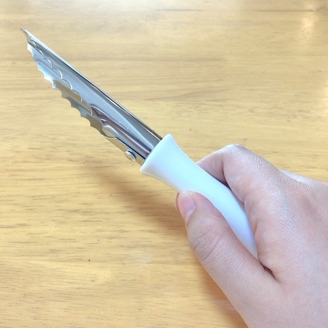 ダイソーのおすすめグッズ「りんごの芯抜き」