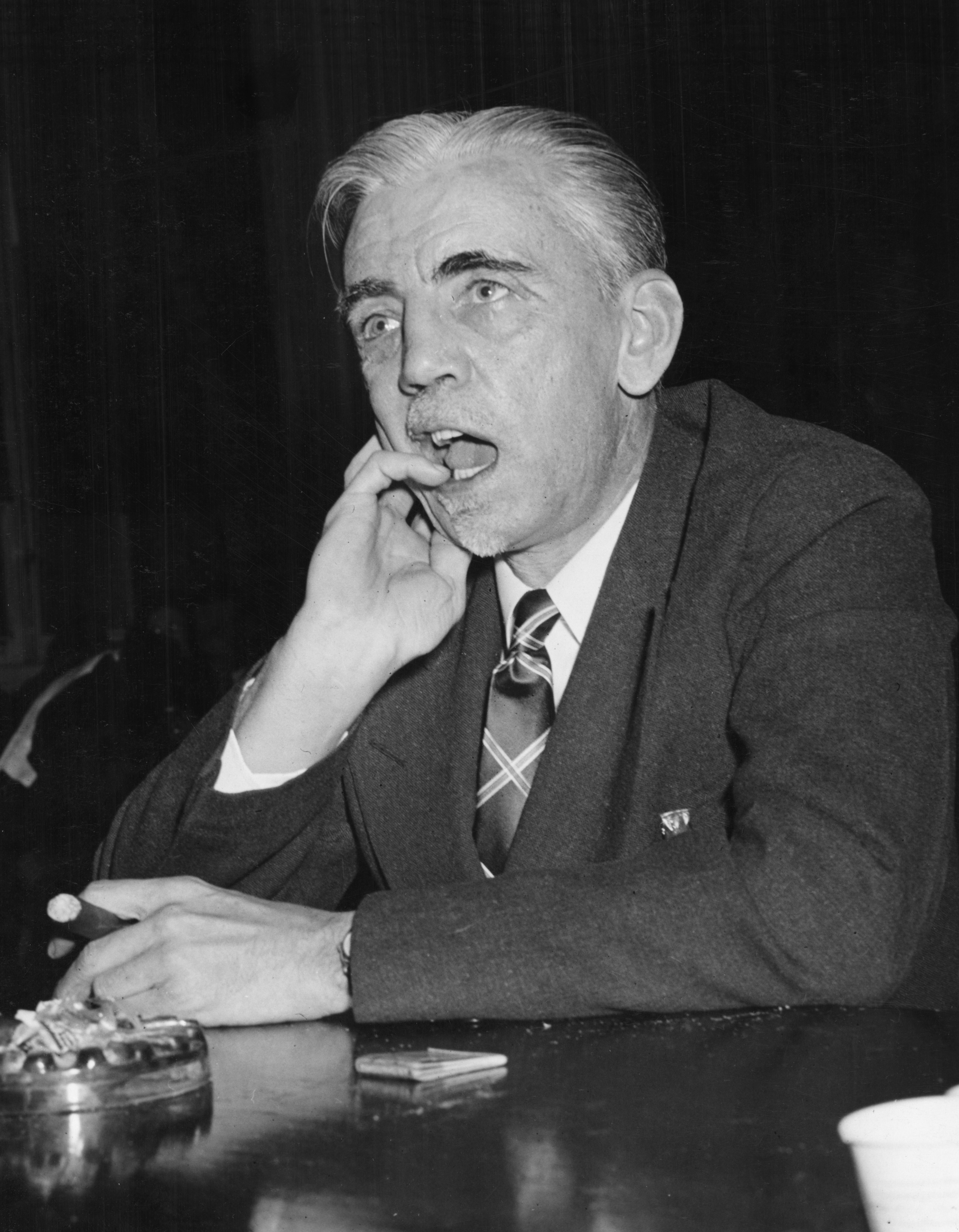 William Dudley Pelley dressed in a suit and tie.