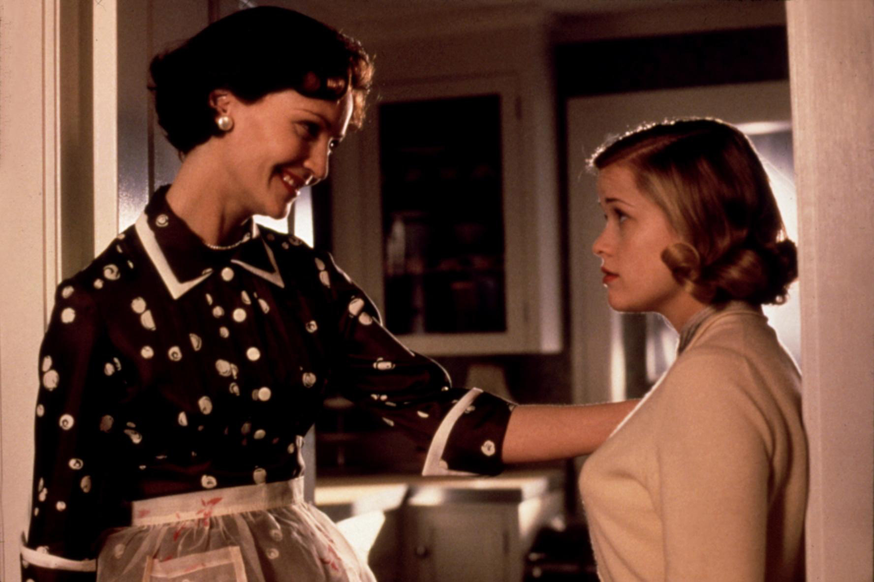 Joan Allen and Reese Witherspoon having a conversation in "Pleasantville"