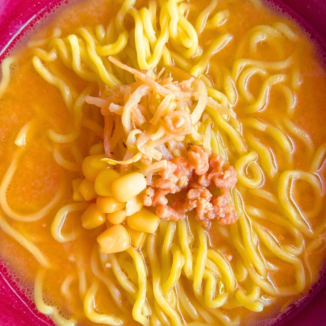 ローソンのおすすめフード「香味野菜香る具付き味噌ラーメン」