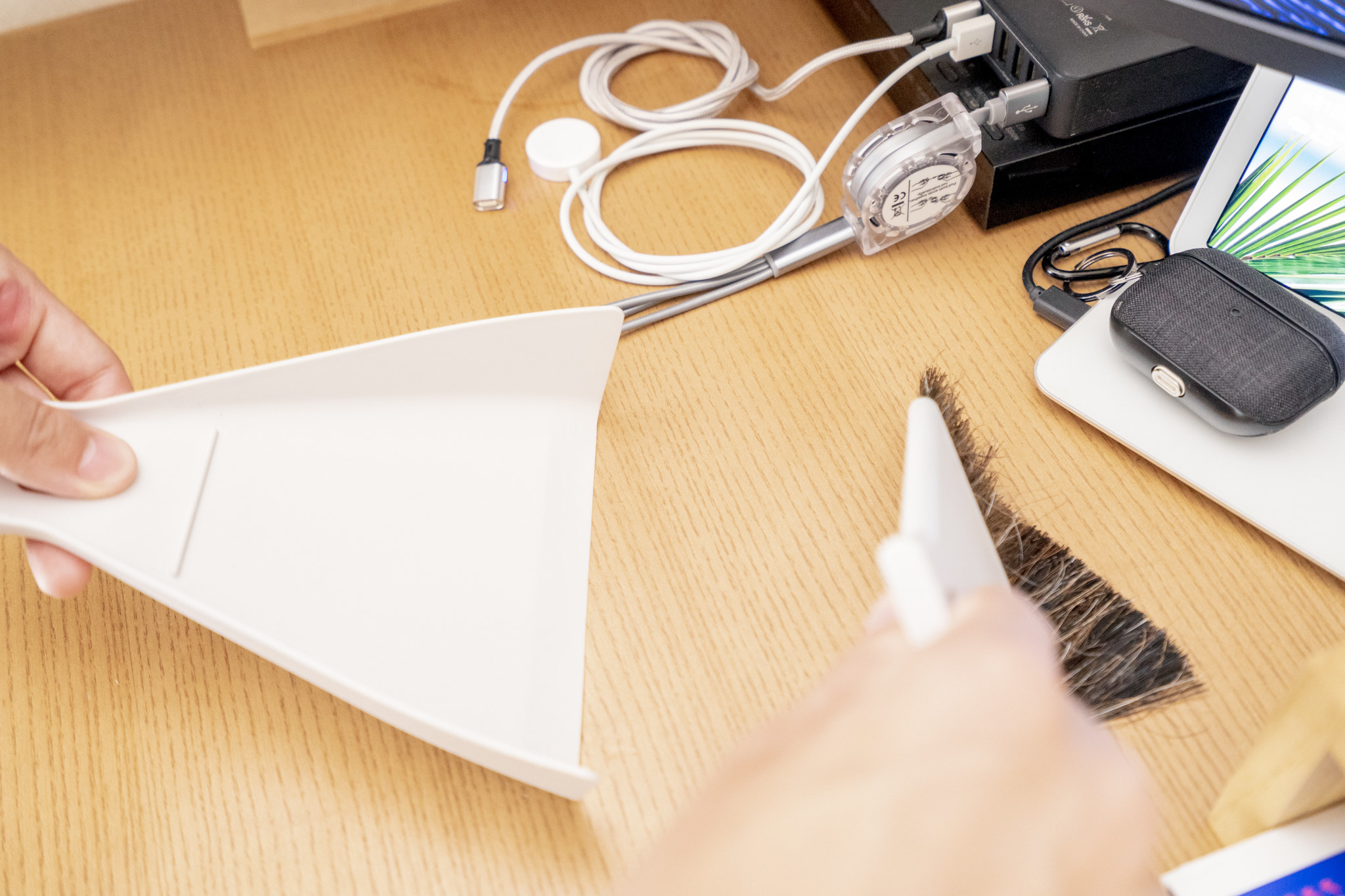 無印良品のおすすめ掃除グッズ「卓上ほうき ちりとり付き」