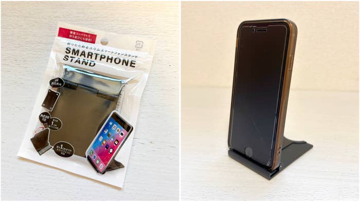 DAISO(ダイソー)の便利アイテム「折りたためるスリムスマートフォンスタンド」