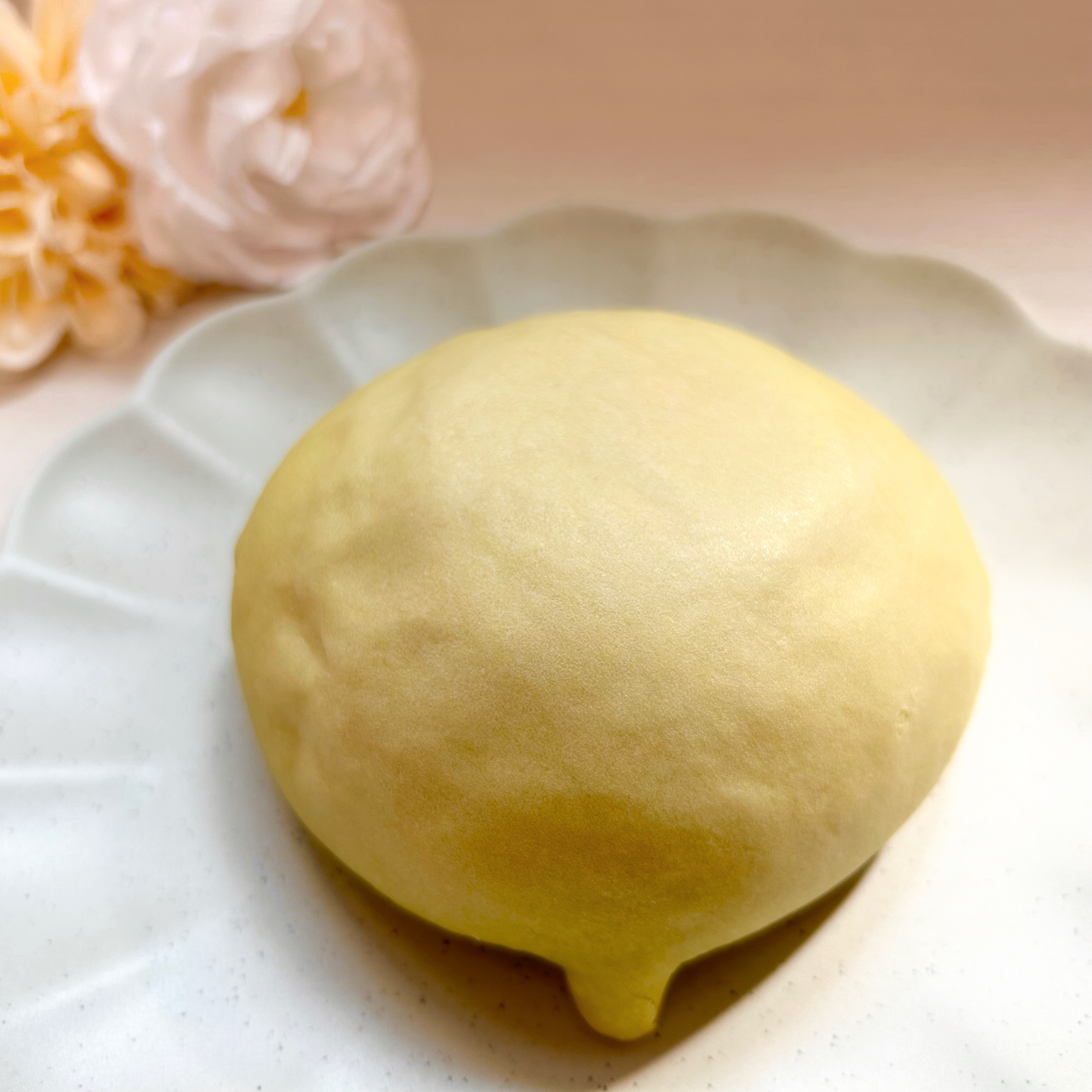 LAWSON(ローソン)のやみつきスイーツパン「シャインマスカットのホイップパン」