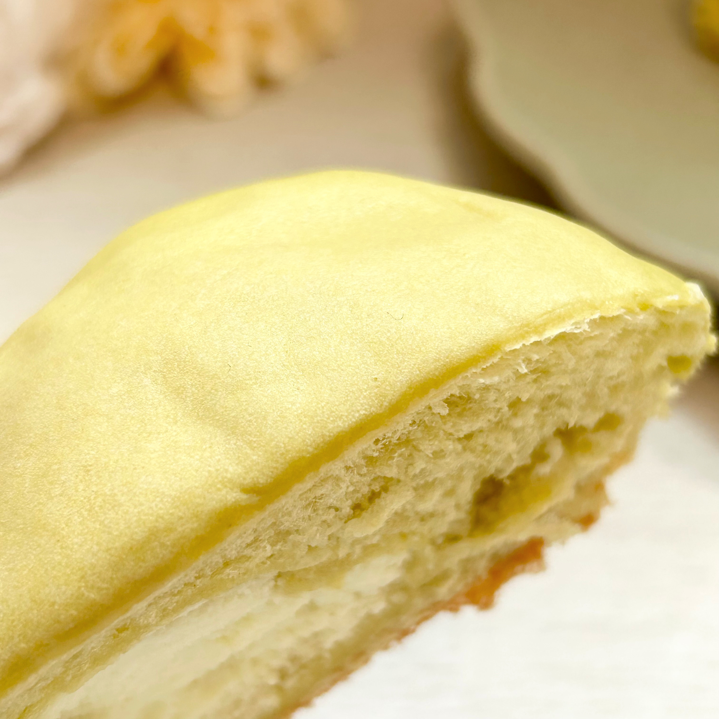 LAWSON(ローソン)のやみつきスイーツパン「シャインマスカットのホイップパン」