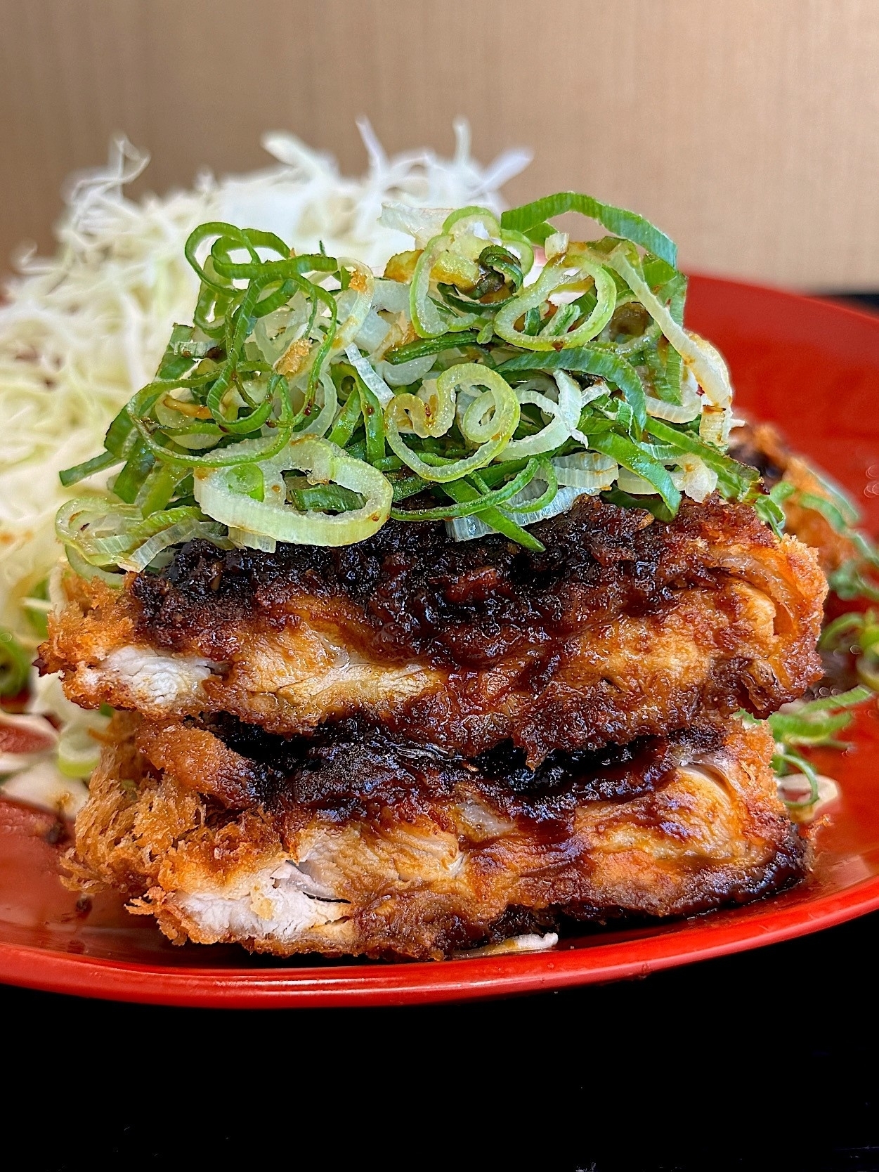 かつやのおすすめフード「ねぎ味噌チキンカツ定食」