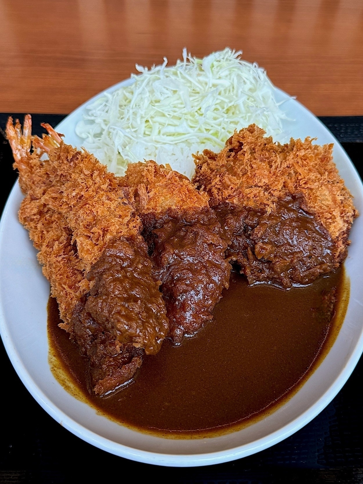 かつやのおすすめフード「海老・ヒレ・メンチカツカレー」