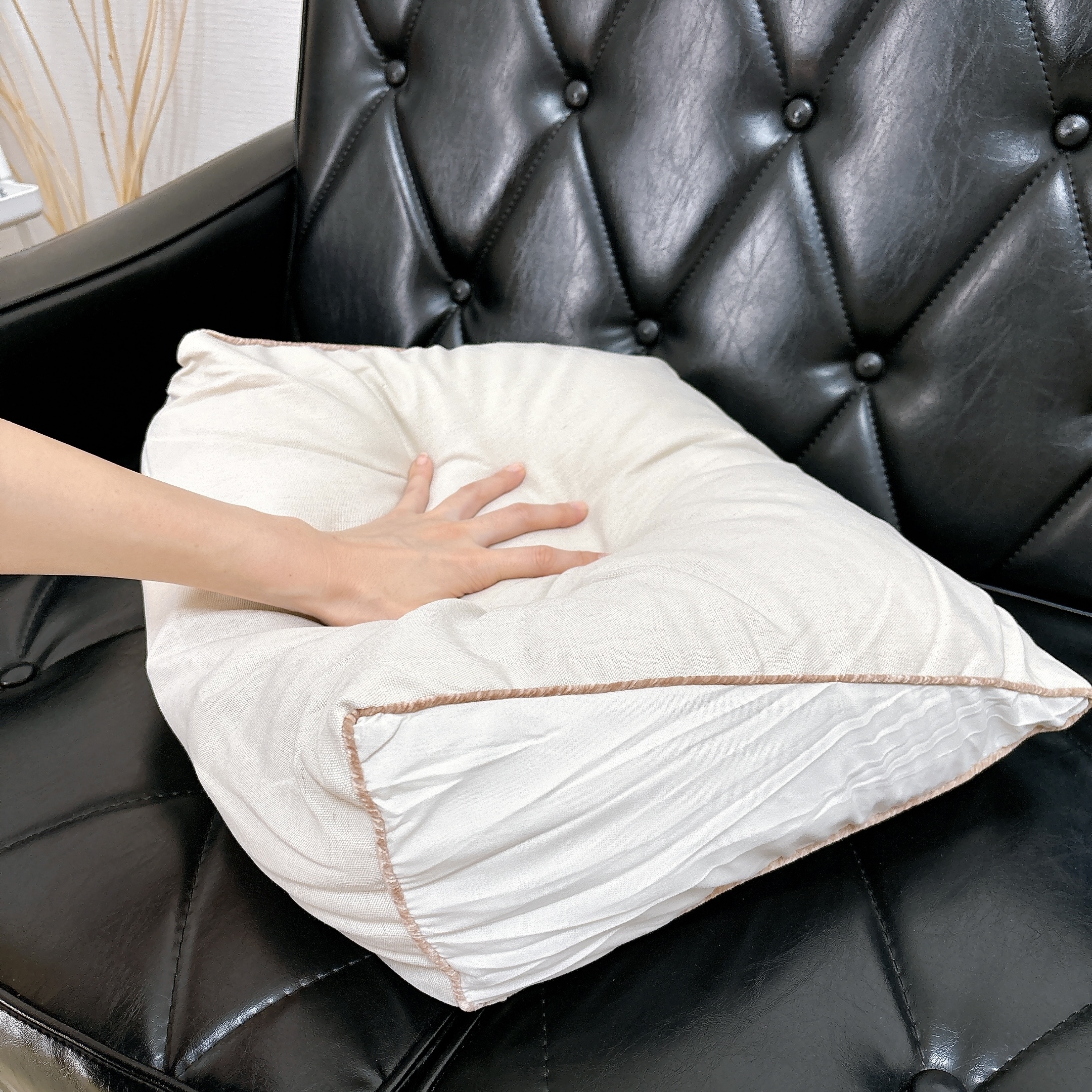 3COINS（スリーコインズ）のおすすめの便利グッズ「2way背もたれクッション」