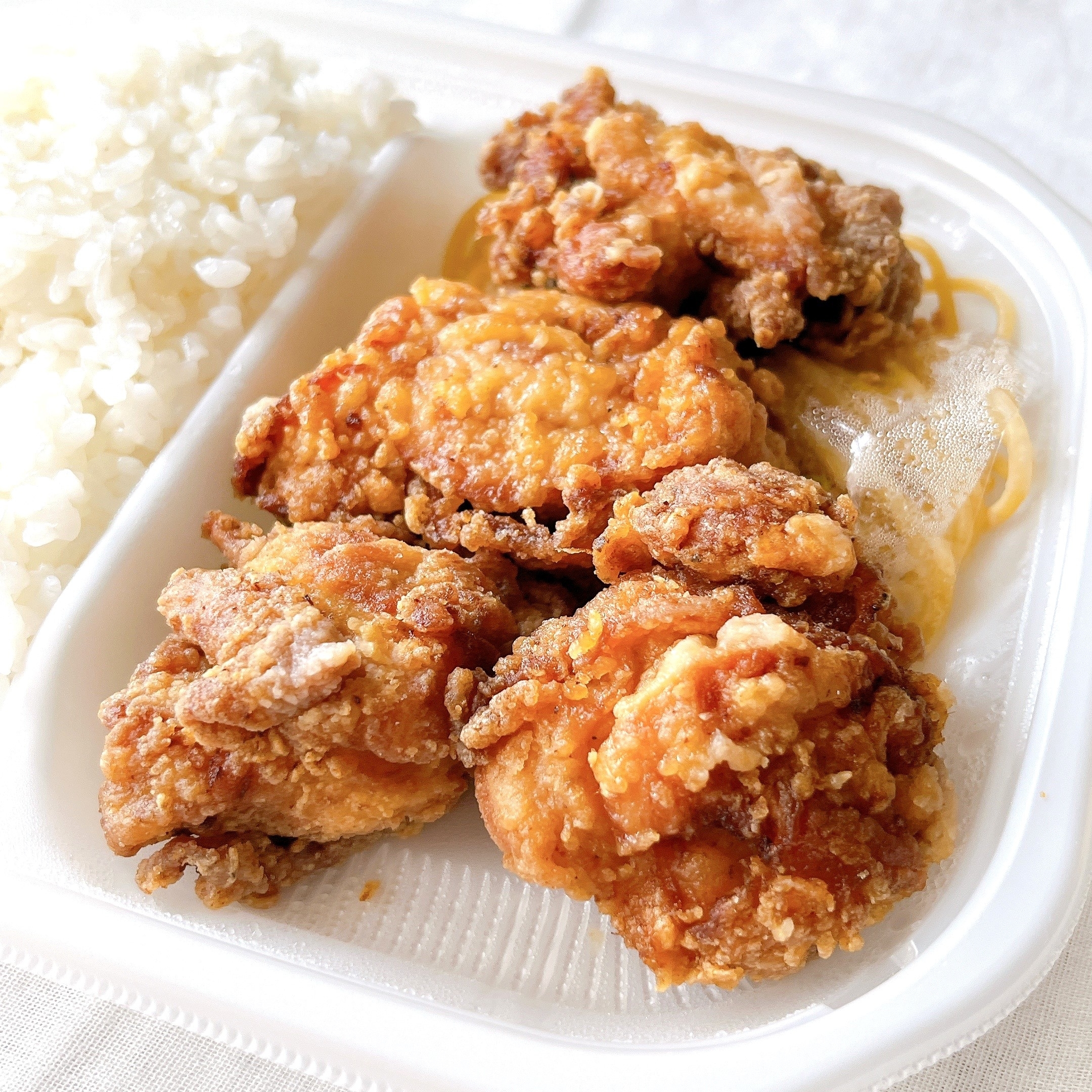 セブンイレブンのオススメの弁当「若鶏のニンニク醤油唐揚げ弁当」